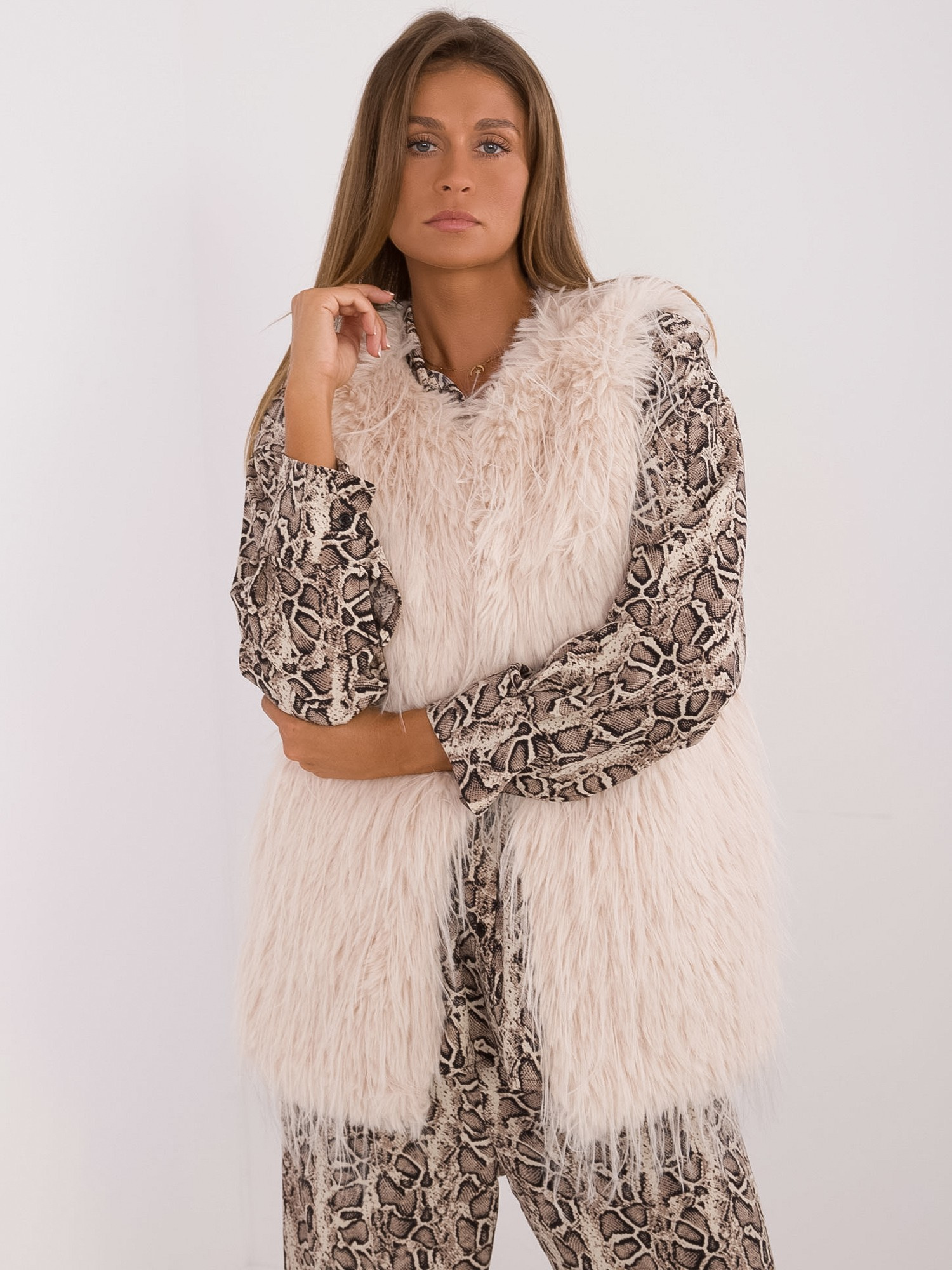 Svetlobéžová kožúšková vesta AT-KZ-2349-1.31P-light beige Veľkosť: S/M