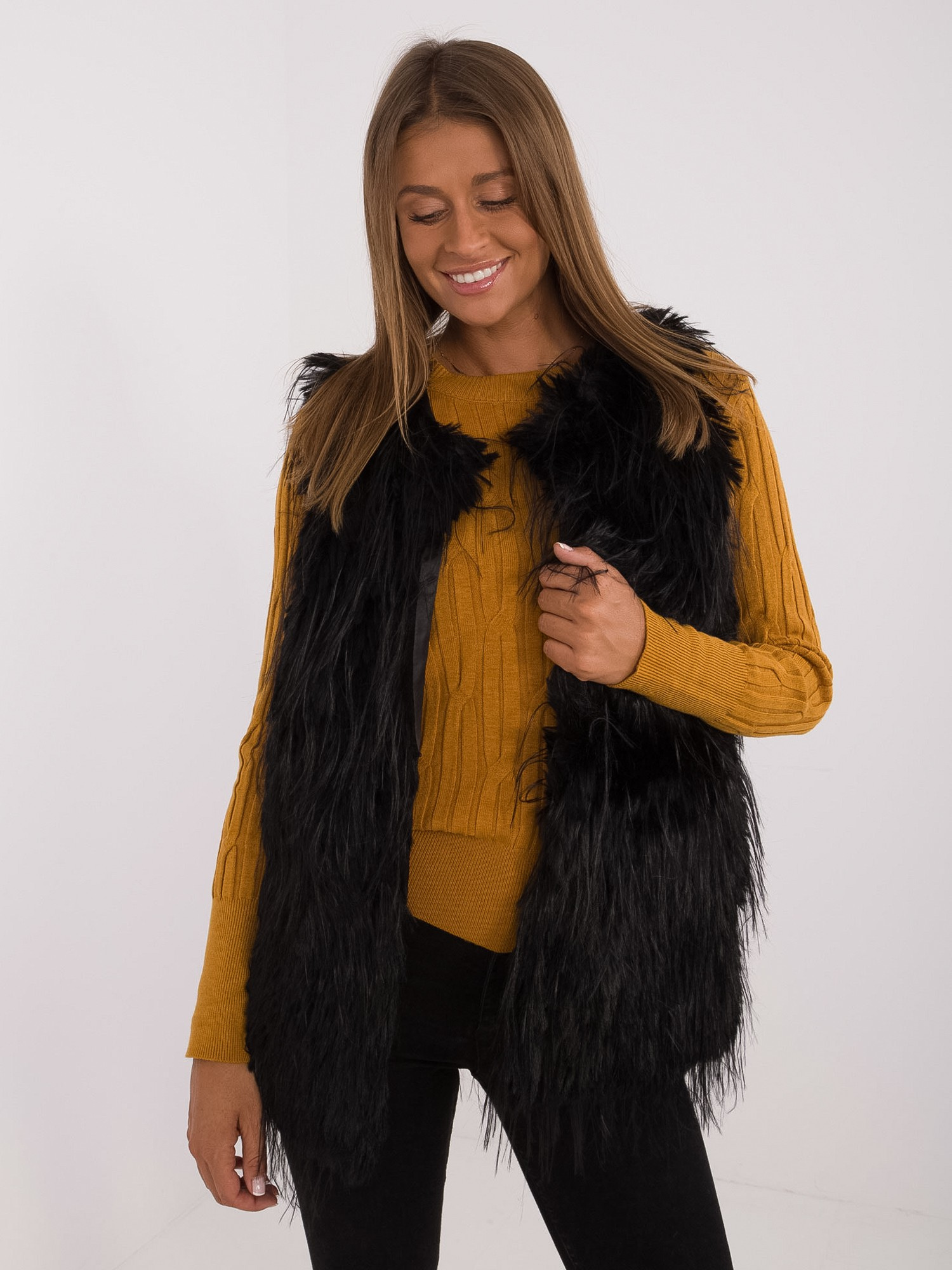 Čierna kožúšková vesta AT-KZ-2349-1.80-black Veľkosť: S/M