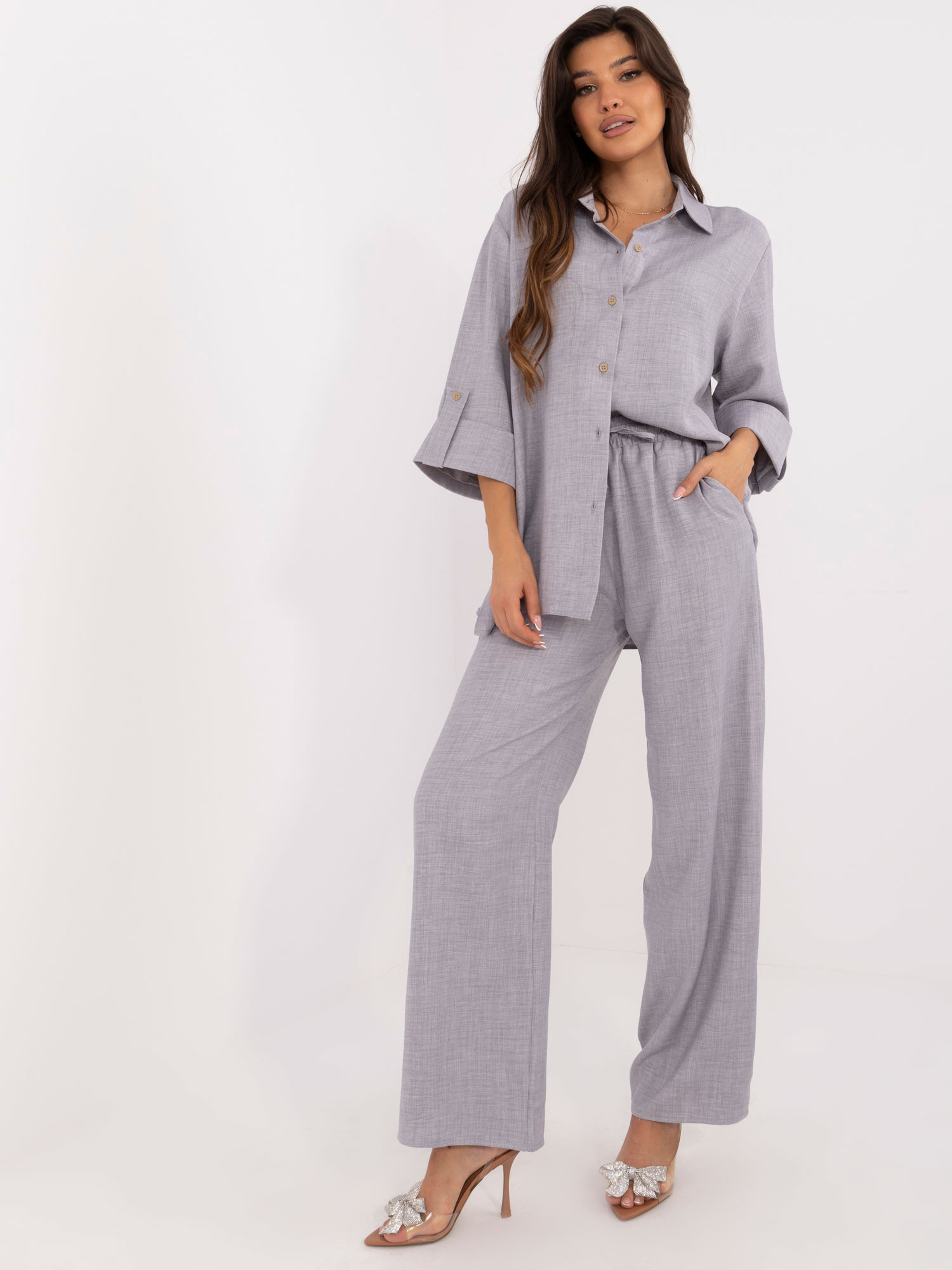 Sivý letný komplet oversize košele a nohavíc LK-KMPL-509705.92-grey Veľkosť: L/XL