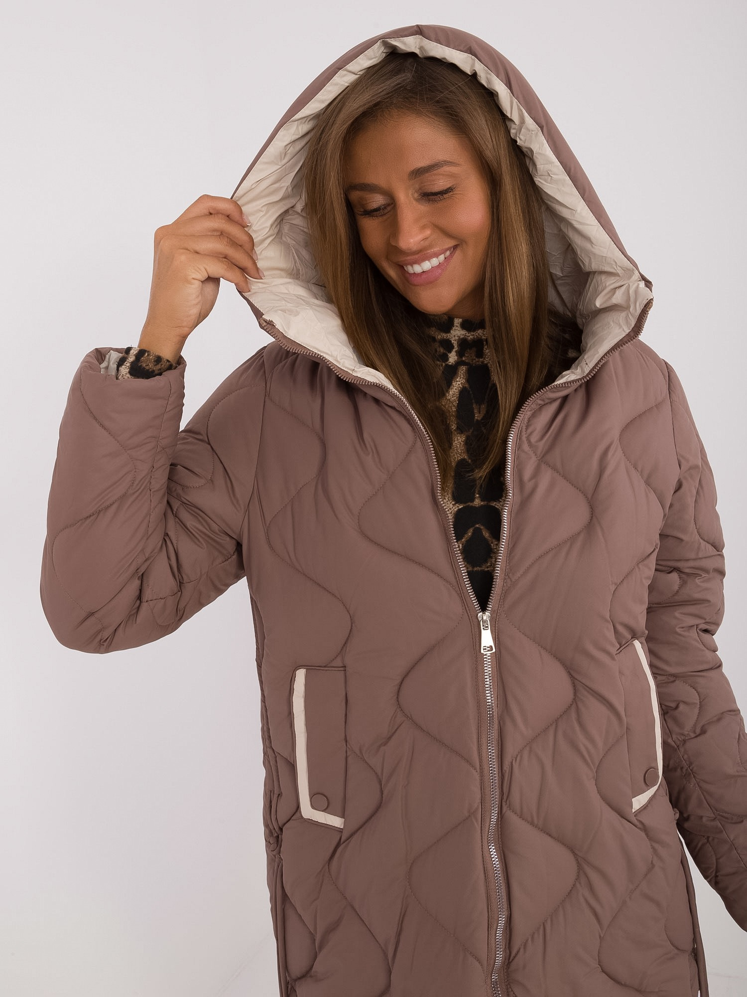 Hnedá dámska prechodná bunda s kapucňou MBM-KR-2319.32-brown Veľkosť: 2XL
