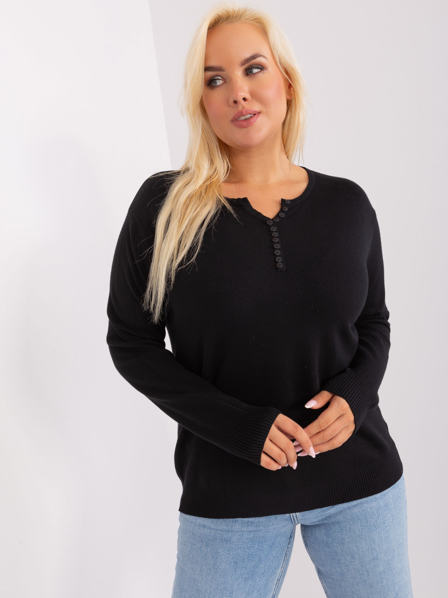 Čierny ľahký sveter s gombíkmi vo výstrihu PM-SW-PM-3897.06P-black Veľkosť: L/XL