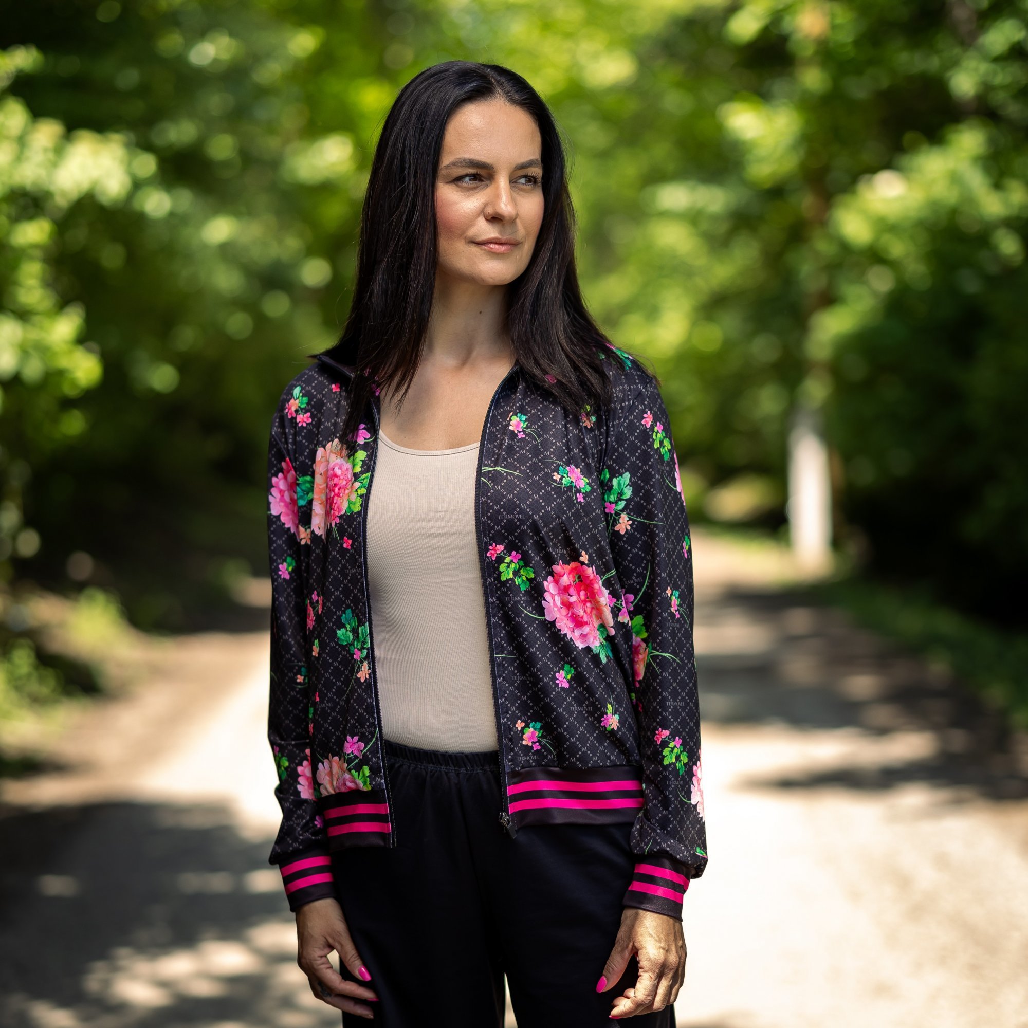 Čierna kvetovaná dámska mikina na zips Veľkosť: 2XL