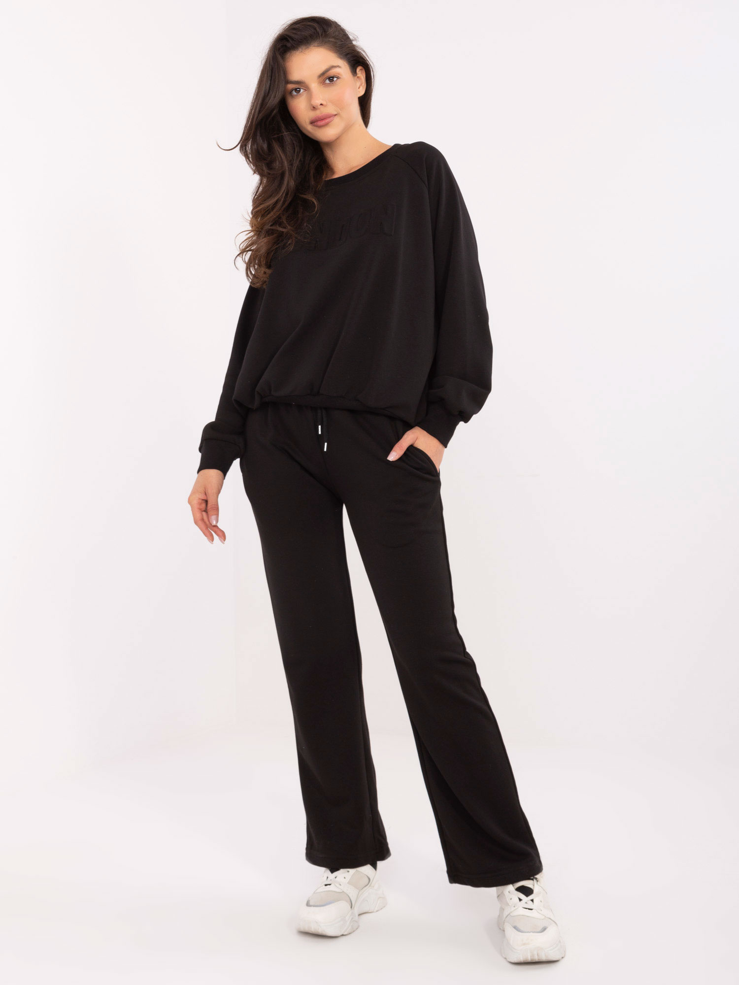 Čierna oversize dámska tepláková súprava EM-KMPL-930.61-black Veľkosť: ONE SIZE