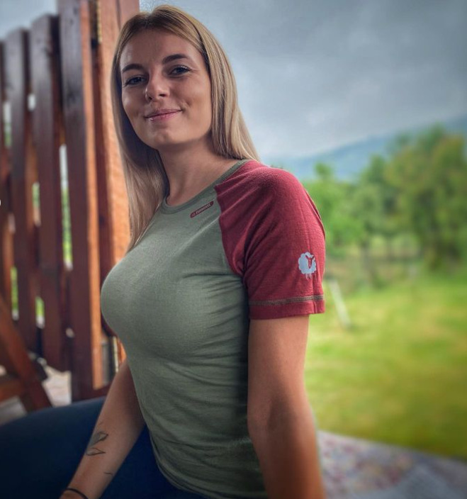Funkčné khaki tričko z merino vlny s vínovými rukávmi Veľkosť: XL