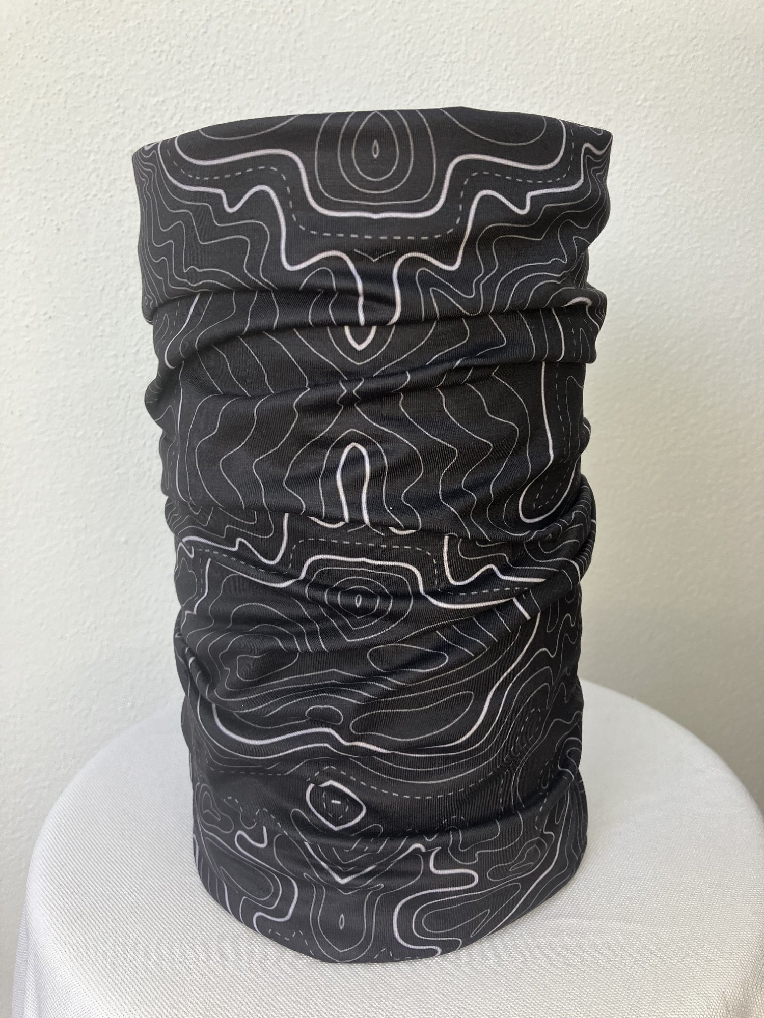 Čierny multifunkčný nákrčník so vzormi Veľkosť: ONE SIZE