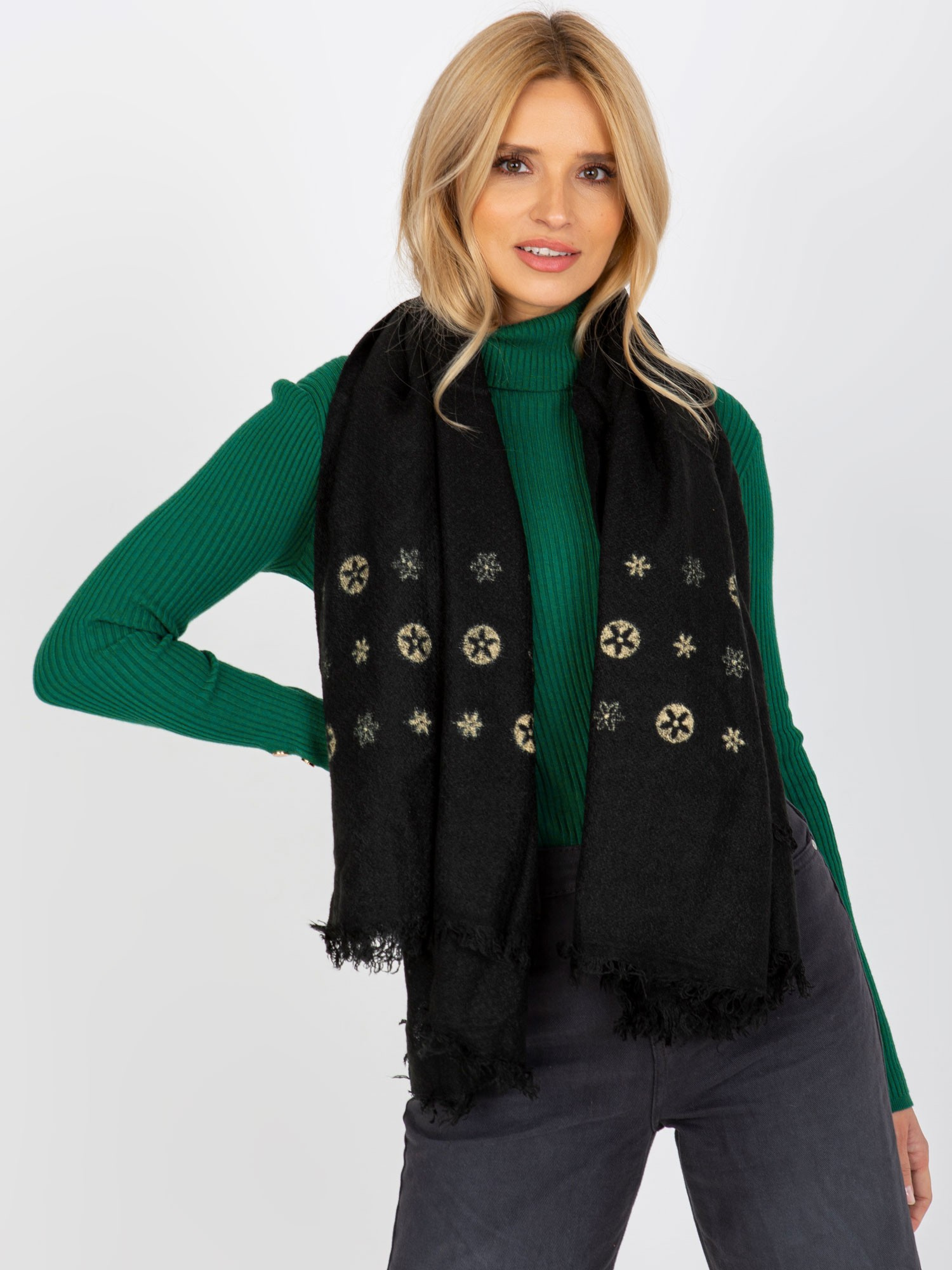Čierny dámsky šál s potlačou -AT-CH-23502-1.51-black Veľkosť: ONE SIZE