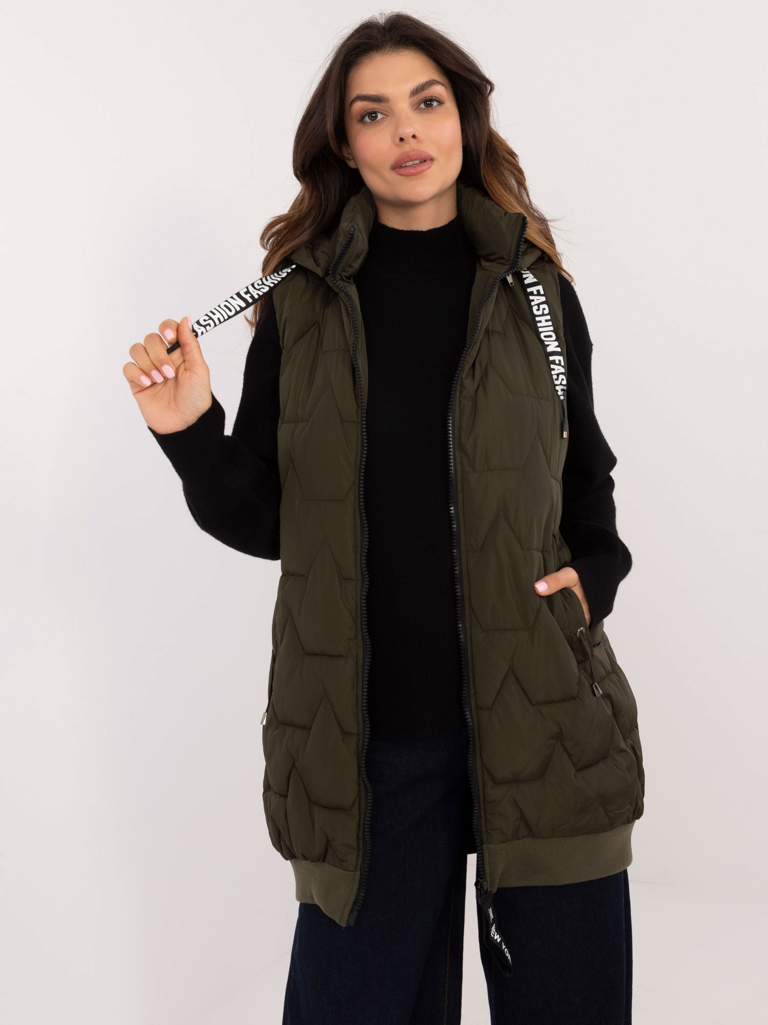 Khaki dlhšia vesta s odopínacou kapucňou SK-KZ-HH-079.73-khaki Veľkosť: M