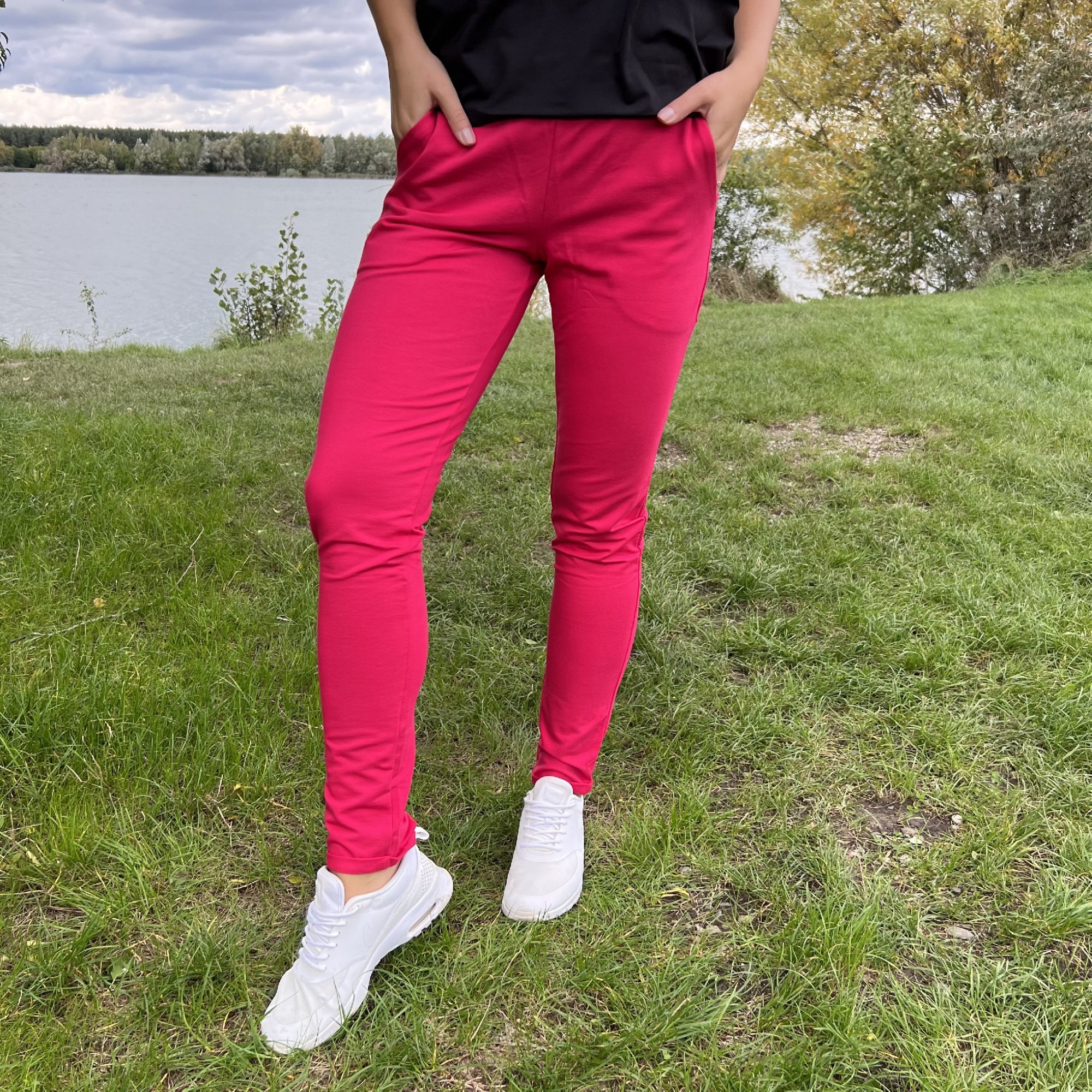 Dámske tmavoružové funkčné tepláky Veľkosť: L