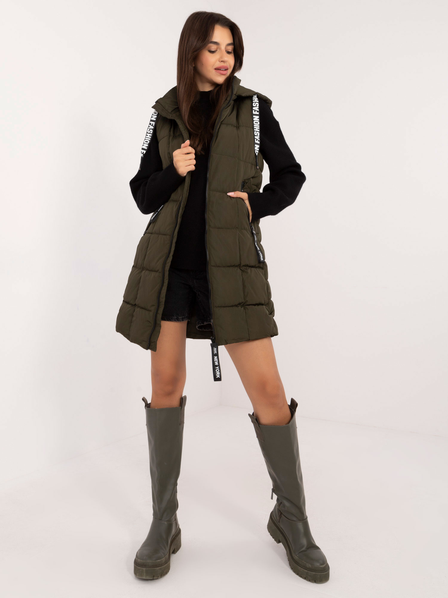 Khaki dlhšia vesta s odopínacou kapucňou SK-KZ-HH-071.28-khaki Veľkosť: M
