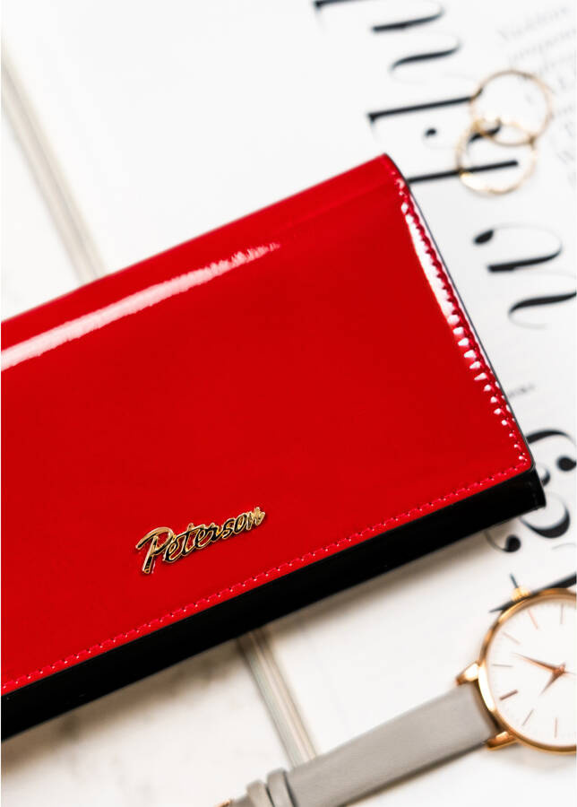 Peterson červeno-čierna peňaženka s lakovanou textúrou Y697 PTN 1N-466 Veľkosť: ONE SIZE