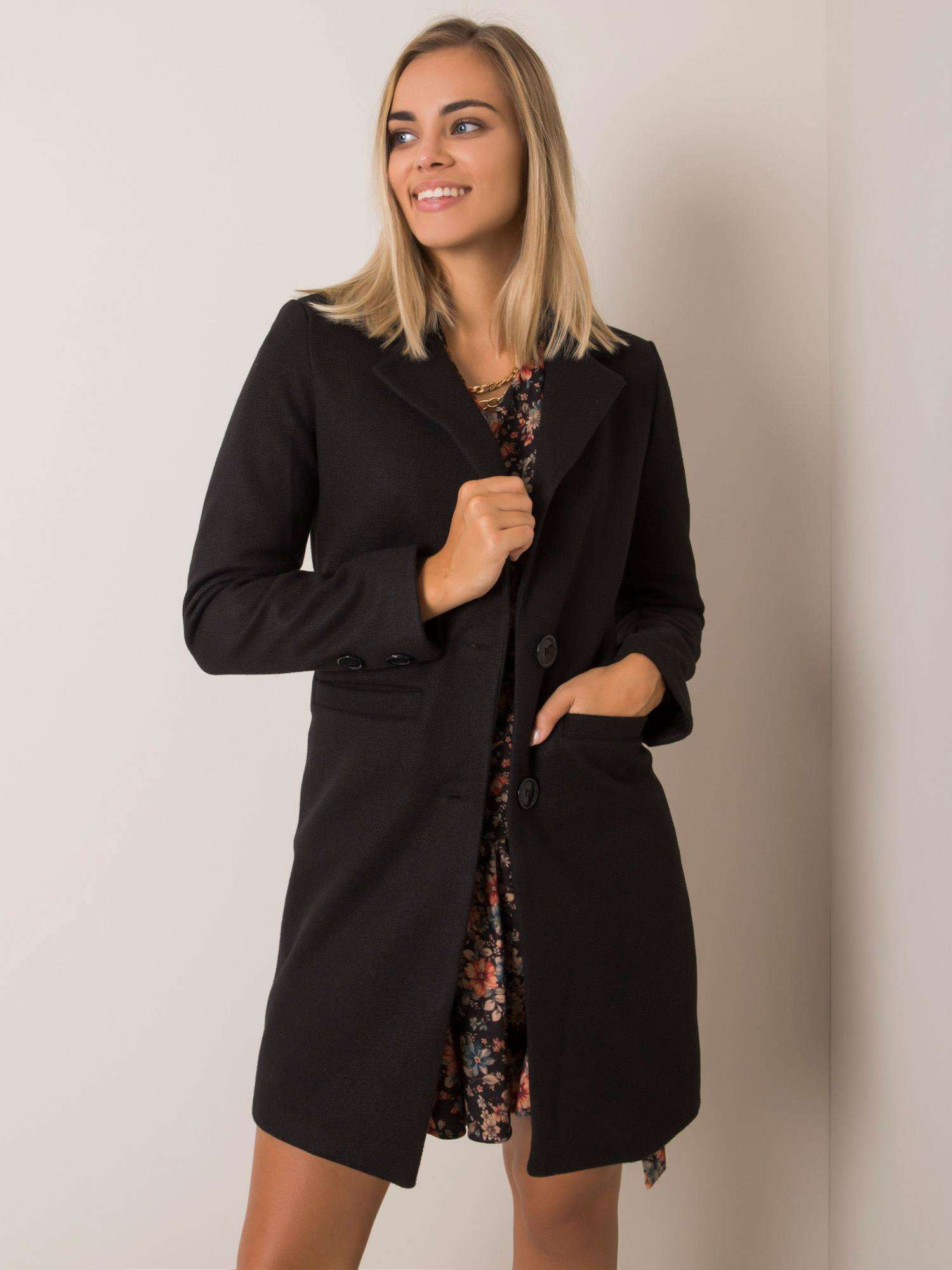 Čierny dámsky kabát s vreckami TW-PL-BI-25533.18-black Veľkosť: L