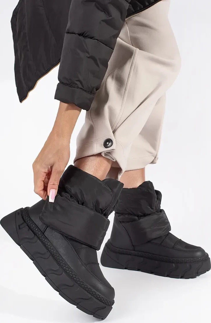 Čierne zateplené dámske snehule a hrubej podrážke JJ72B Veľkosť: 39