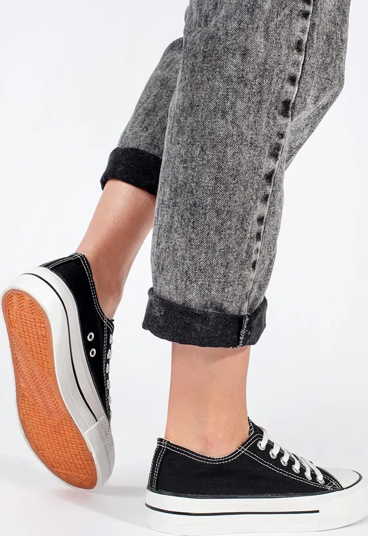 Čierne klasické dámske tenisky na šnurovanie BL559P-B Veľkosť: 36