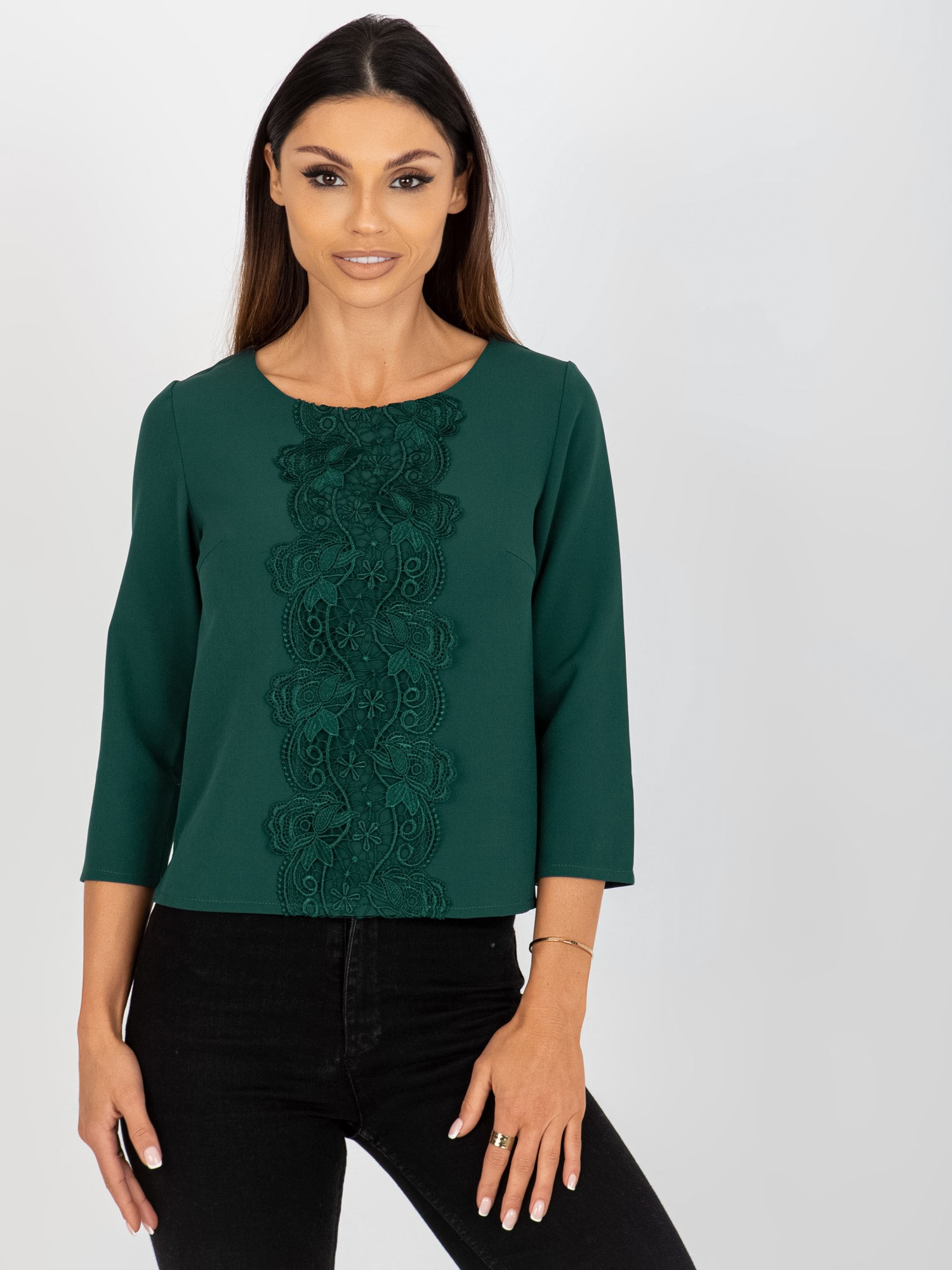 Tmavozelená blúzka s čipkovou aplikáciou a 3/4 rukávom LK-BZ-506522.07-dark green Veľkosť: 38