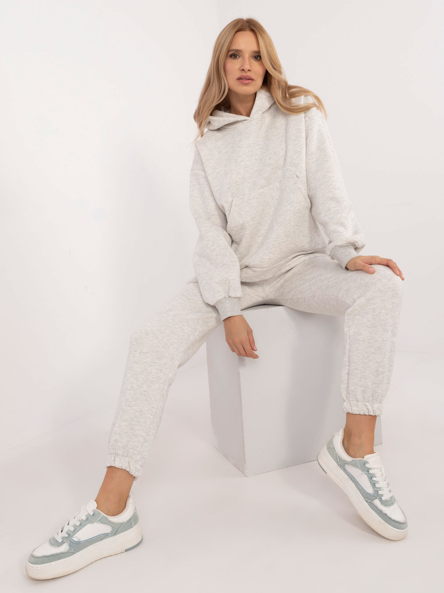 Svetlosivá dámska tepláková súprava s asymetrickou mikinou EM-KMPL-630-2.84-light grey Veľkosť: ONE SIZE