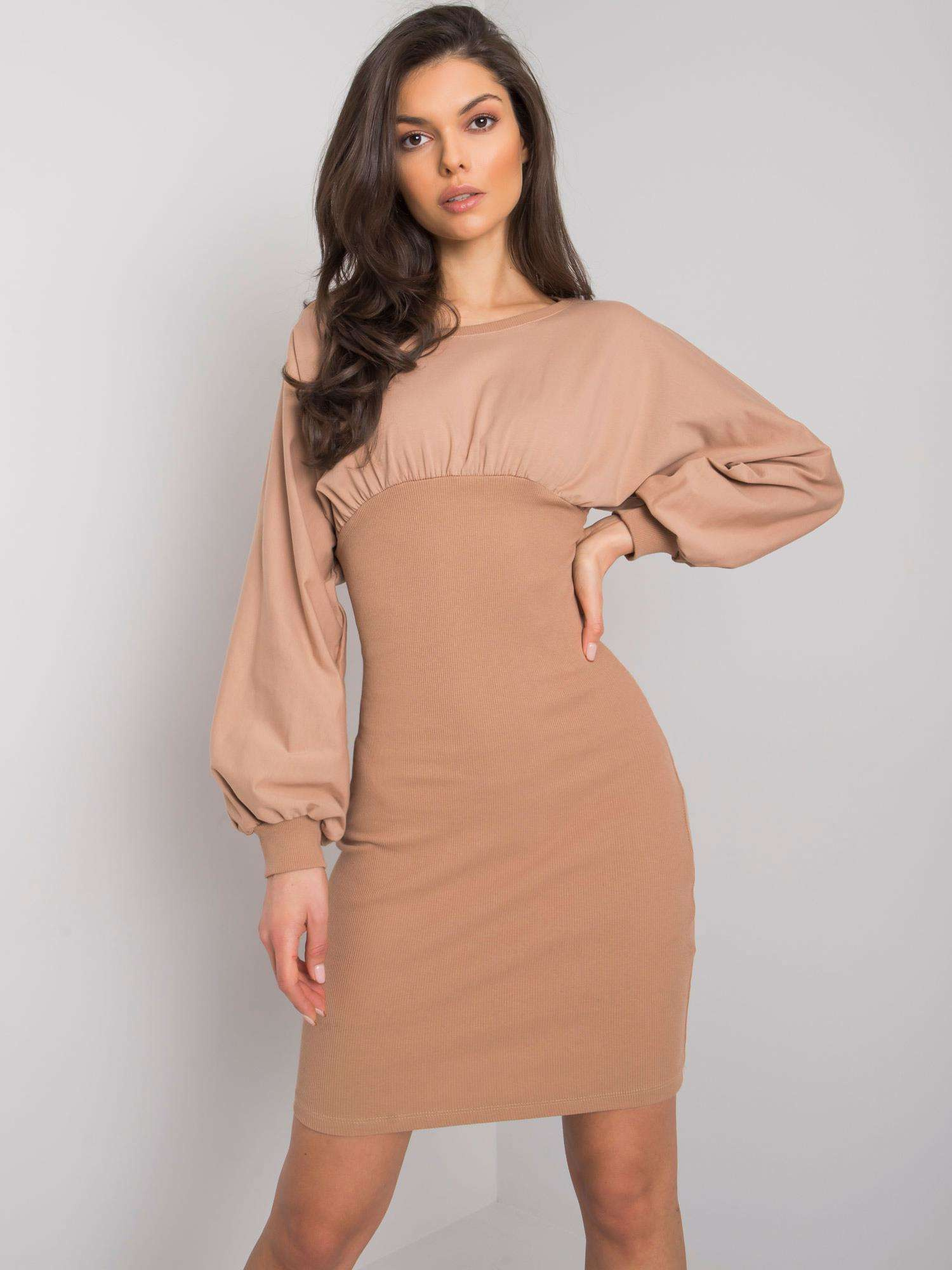 Svetlohnedé dámske priliehavé mini šaty RV-SK-7337.19-camel Veľkosť: L/XL