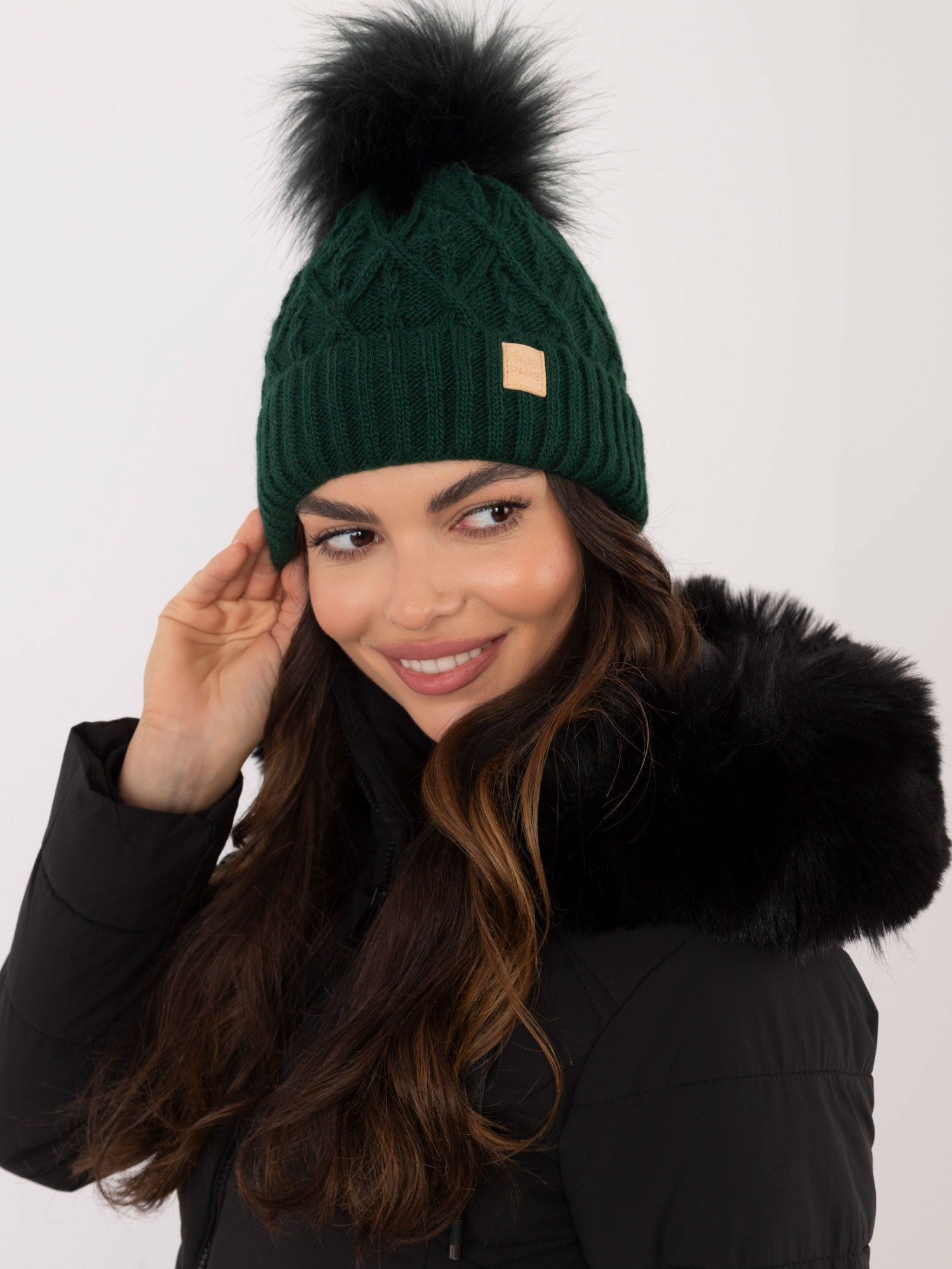 Tmavozelená dámska čiapka s brmbolcom JK-CZ-9.74-dark green Veľkosť: ONE SIZE