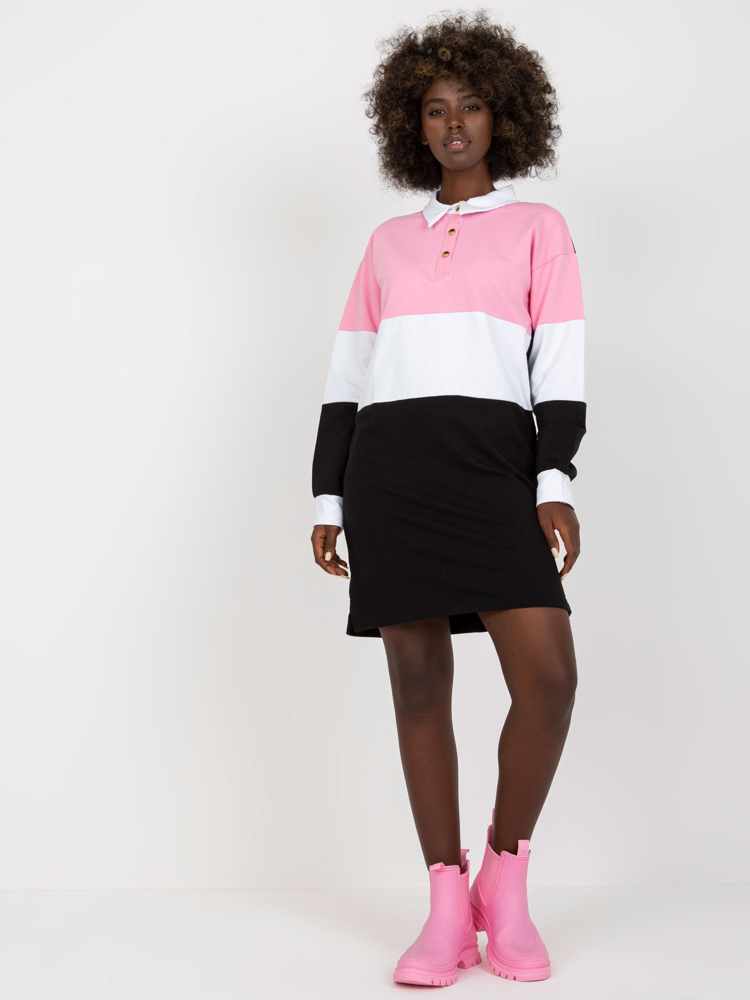 Čierno-bielo-ružové šaty s golierom RV-SK-8072.20P-black-pink Veľkosť: L