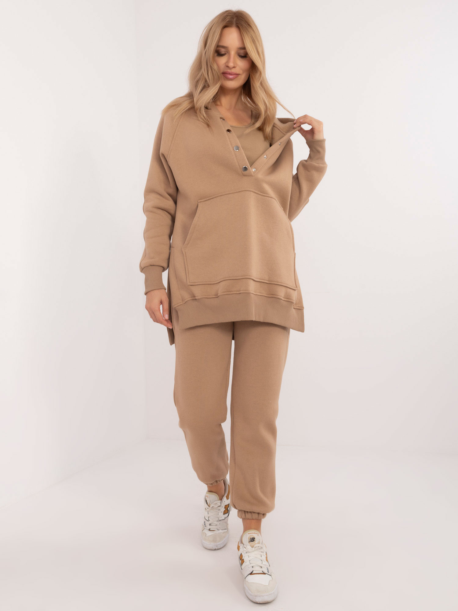 Dámska béžová tepláková súprava s oversize mikinou a topom EM-KMPL-847.68-beige Veľkosť: ONE SIZE