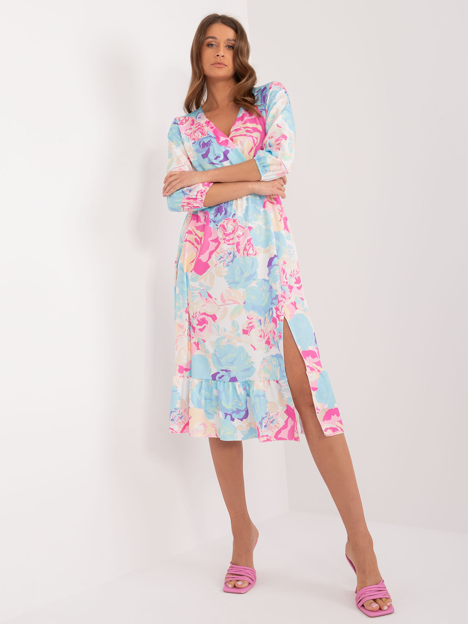 Modro-ružové kvetinové midi šaty s rozparkom -WN-SK-704-1.10X-light blue Veľkosť: S