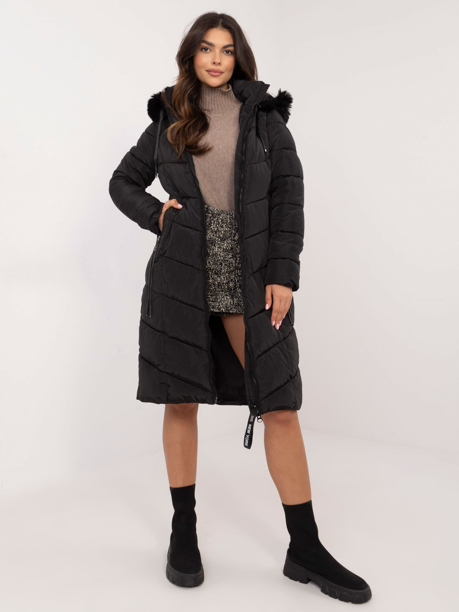 Čierna dlhá zimná prešívaná bunda s vreckami SK-KR-HH-2405.78P-black SK-KR-HH-2405.78P-black Veľkosť: XL