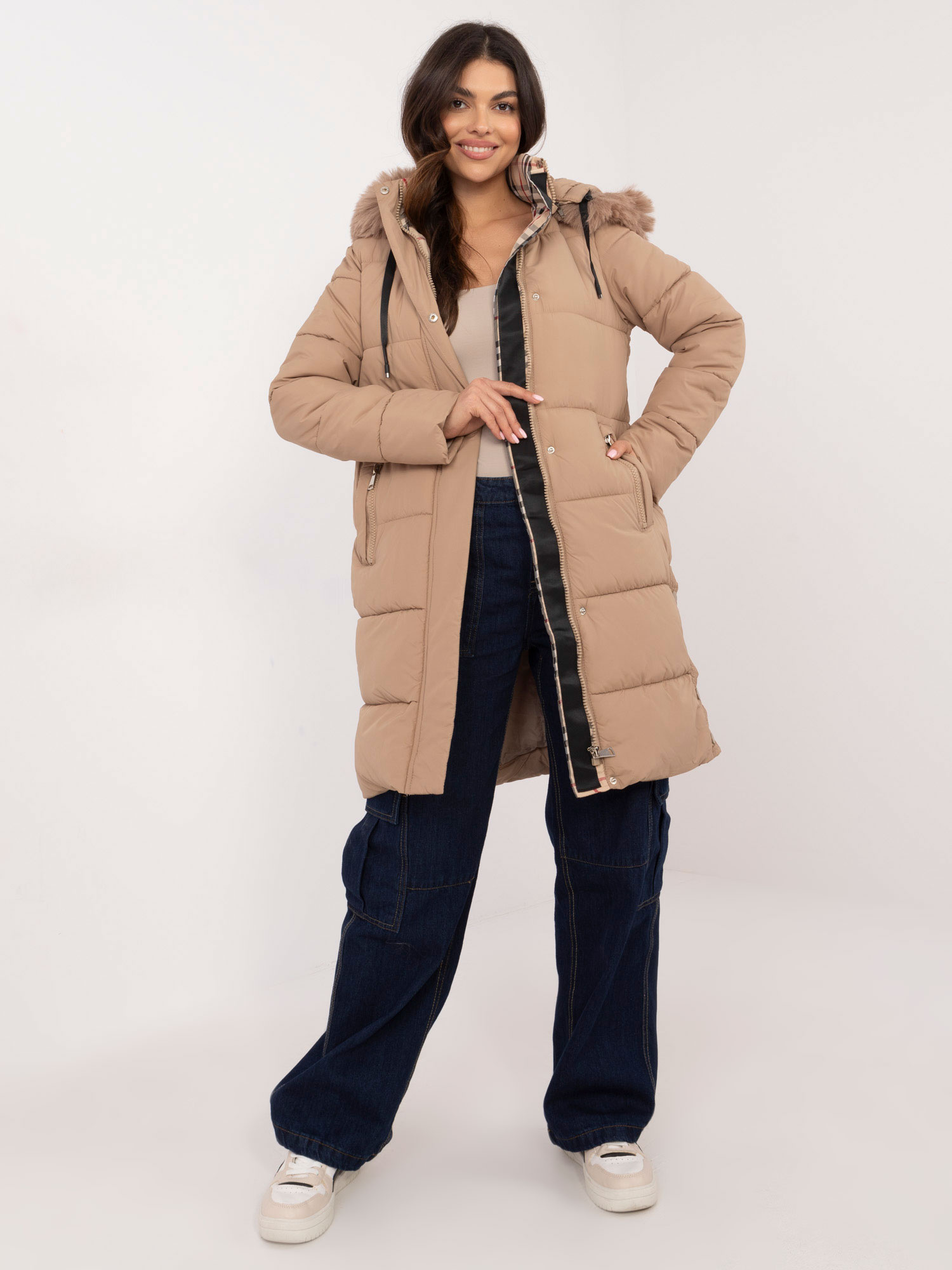 Béžová zimná bunda s patentkami na bokoch SK-KR-HH-2406.98-beige Veľkosť: S