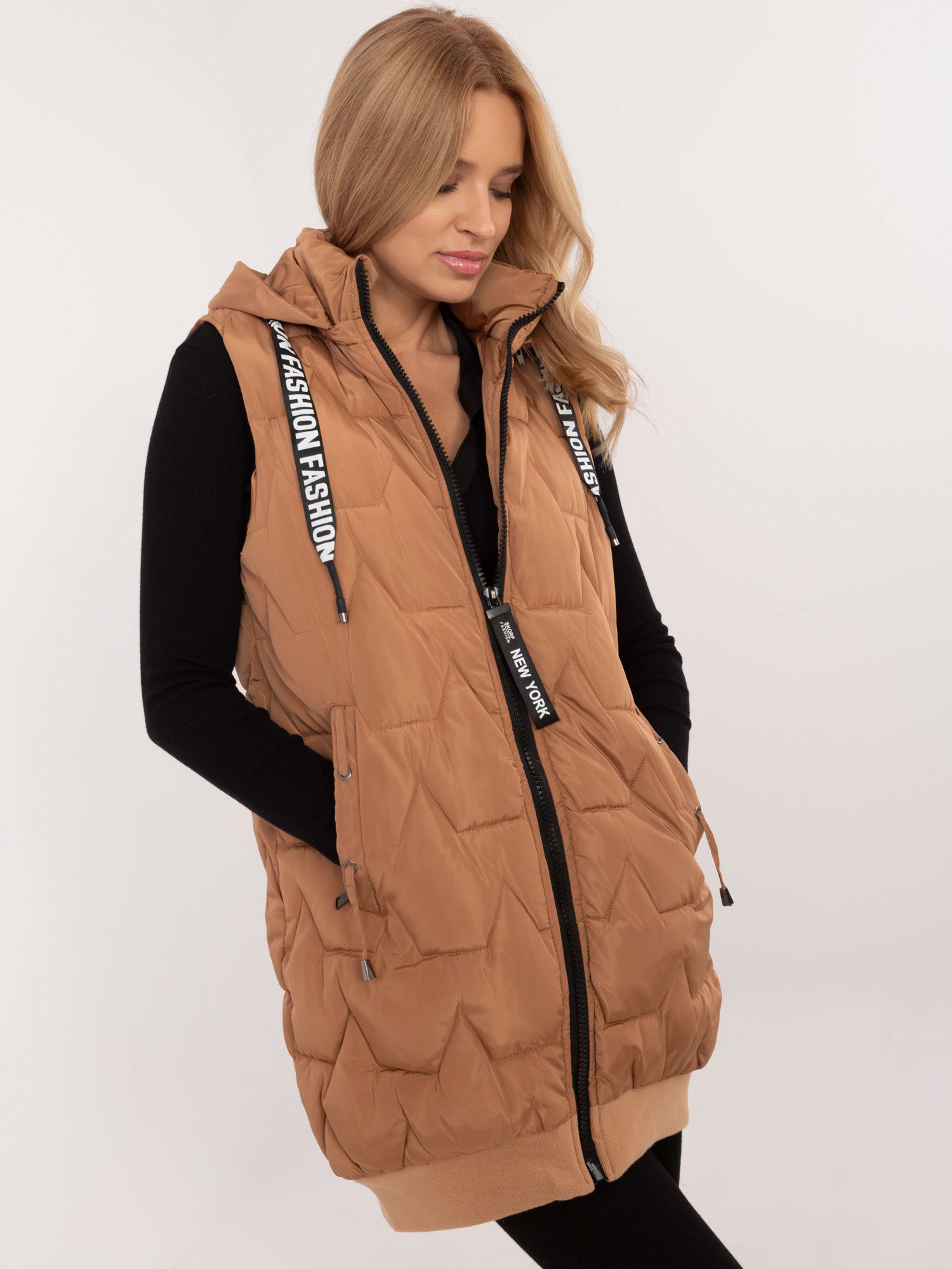 Béžová dámska športová prešívaná vesta s kapucňou SK-KZ-HH-079.93P-beige Veľkosť: L