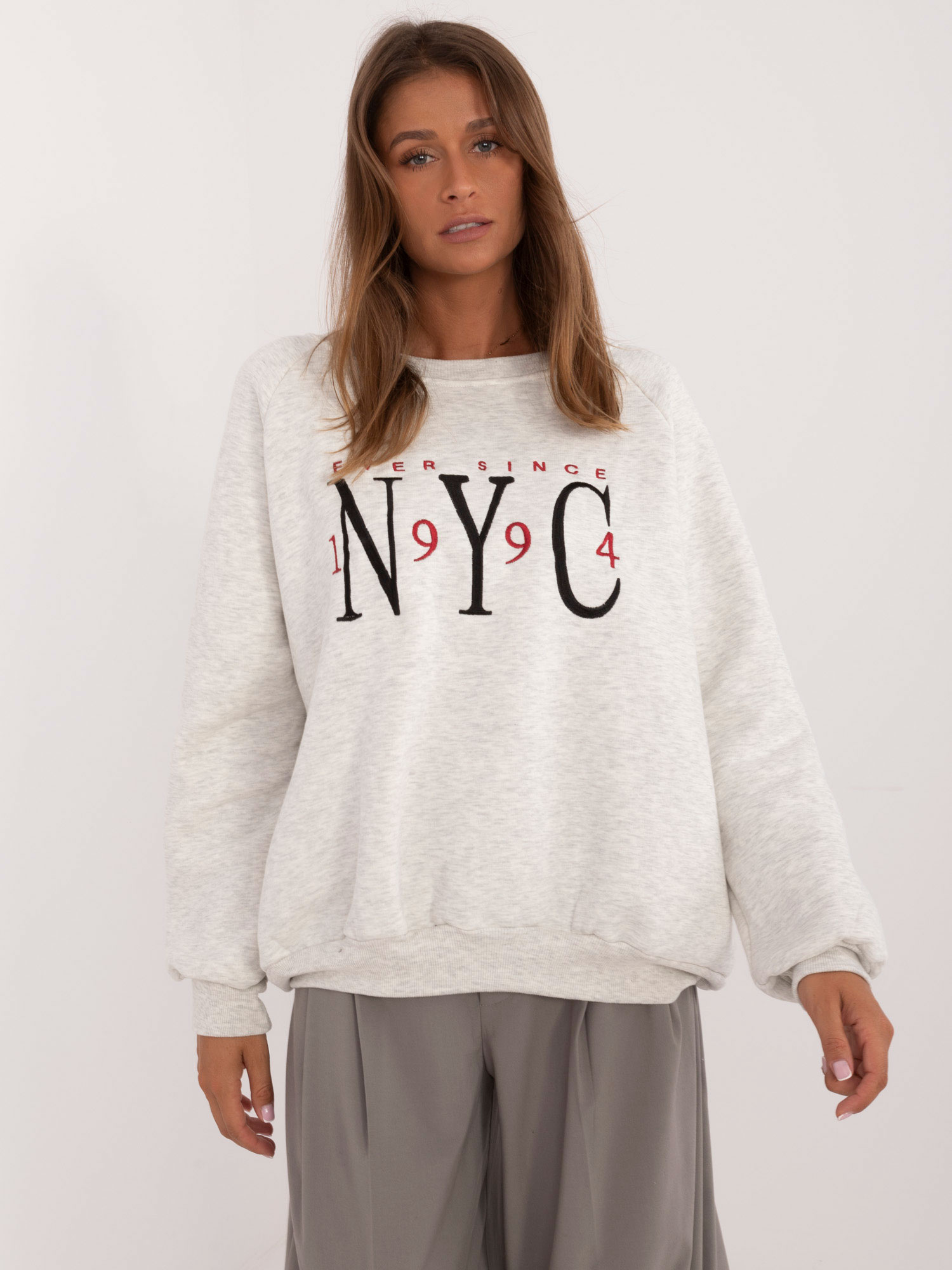 Svetlosivá mikina s výšivkou NYC EM-BL-857.88-light grey Veľkosť: ONE SIZE
