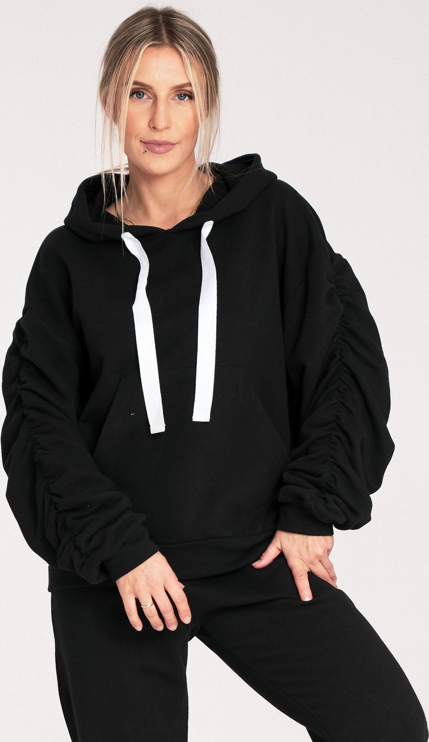 Čierna dámska bavlnená mikina s kapucňou M1055 Black Veľkosť: L