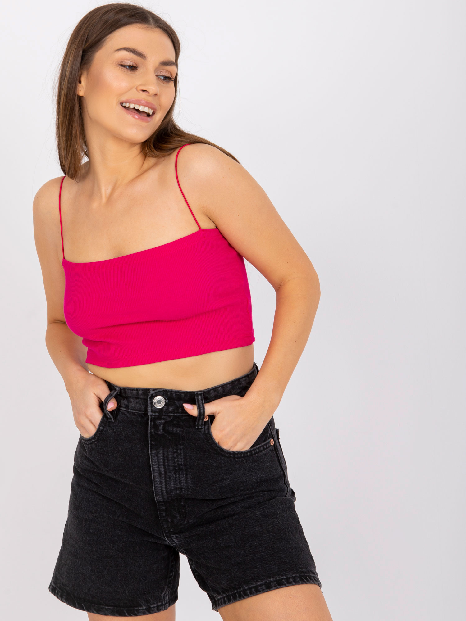 Fuchsiový krátky top na tenké ramienka Aria -RV-TP-7535.11 Veľkosť: XS