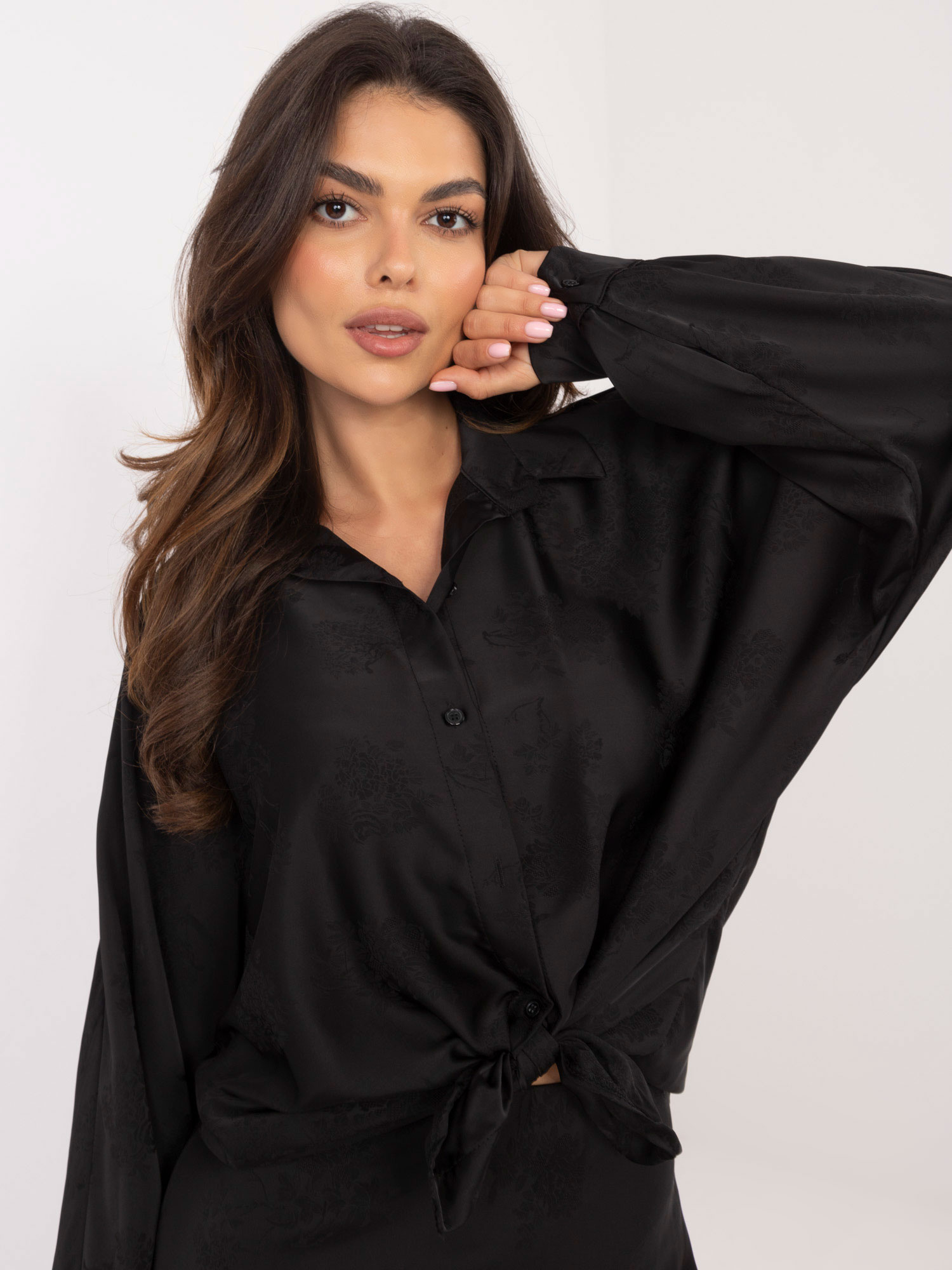 Čierna dámska oversize košeľa na gombíky DHJ-KS-16528.34-black Veľkosť: ONE SIZE