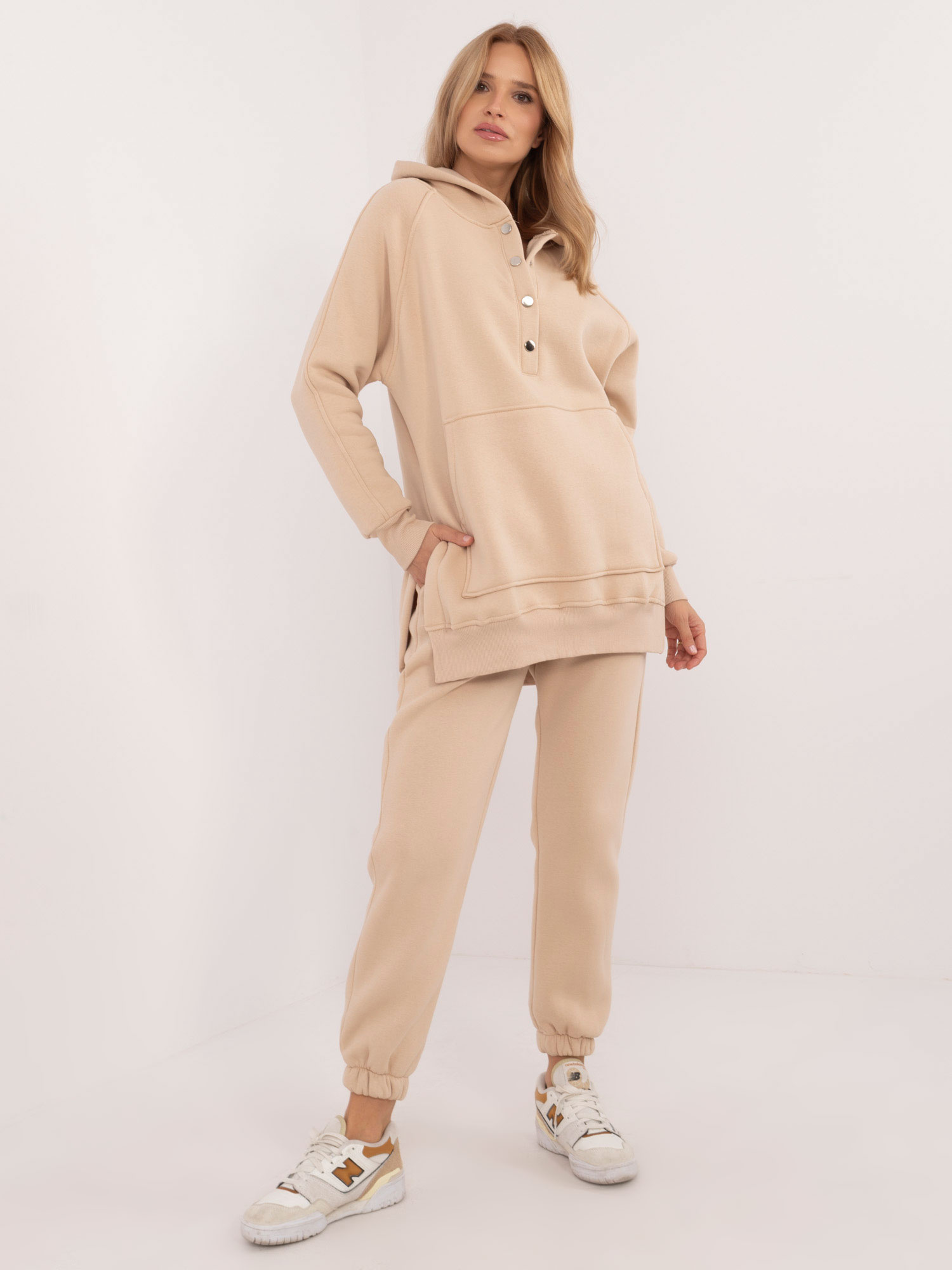 Béžová dámska tepláková súprava s crop-topom EM-KMPL-847.32-beige Veľkosť: ONE SIZE
