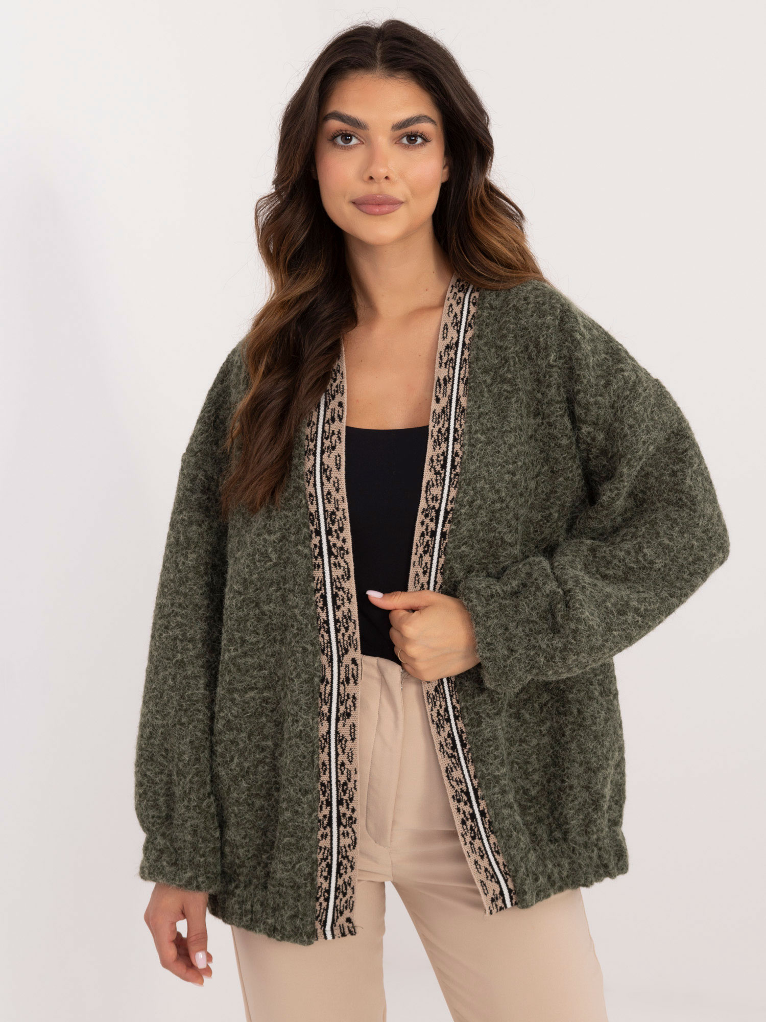 Khaki dámsky kardigán s ozdobným lemovaním DHJ-NA-A8500.11P-khaki Veľkosť: ONE SIZE