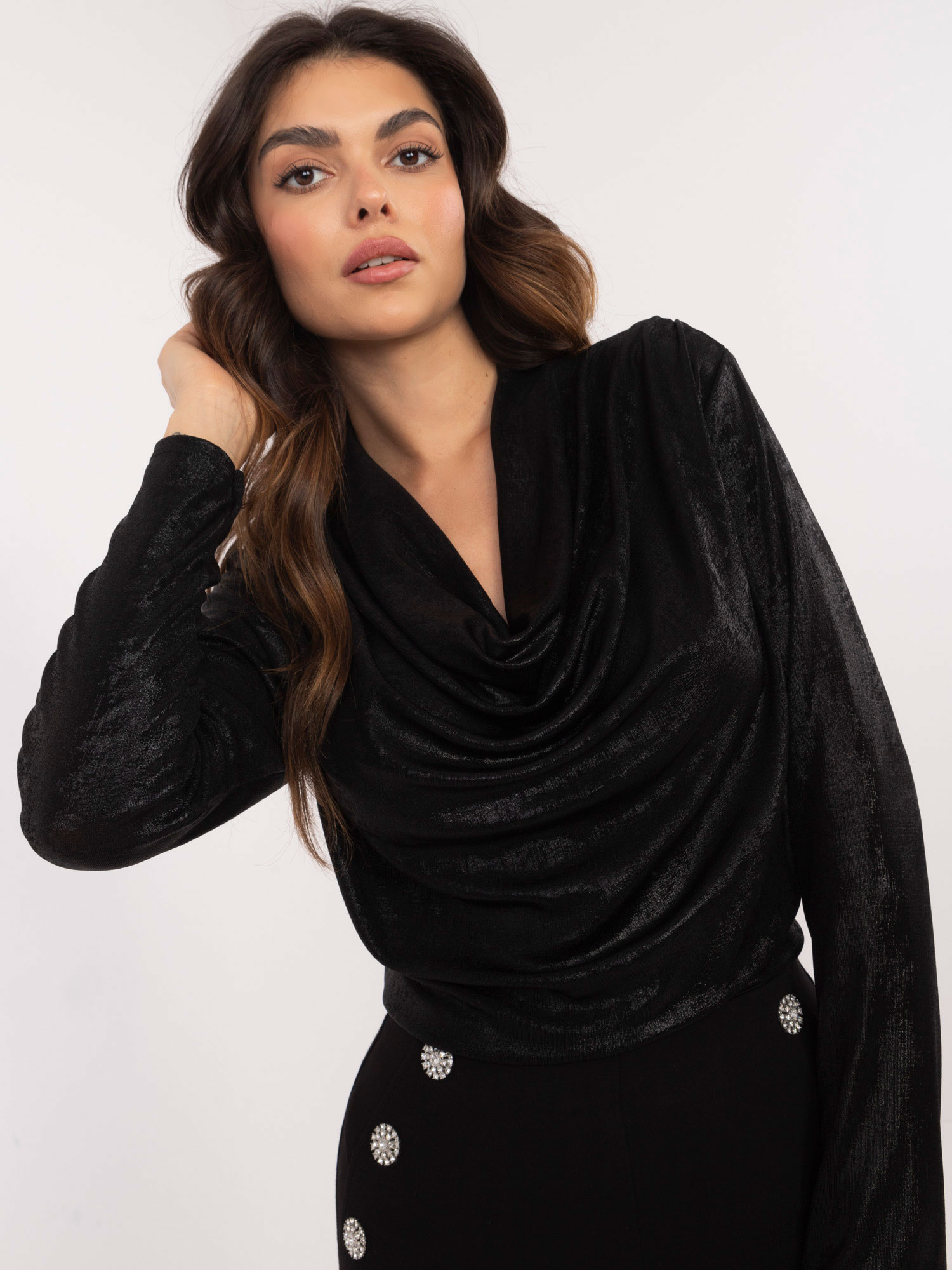 Čierna dámska elegantná lesklá blúzka DHJ-BZ-15268.30-black Veľkosť: ONE SIZE