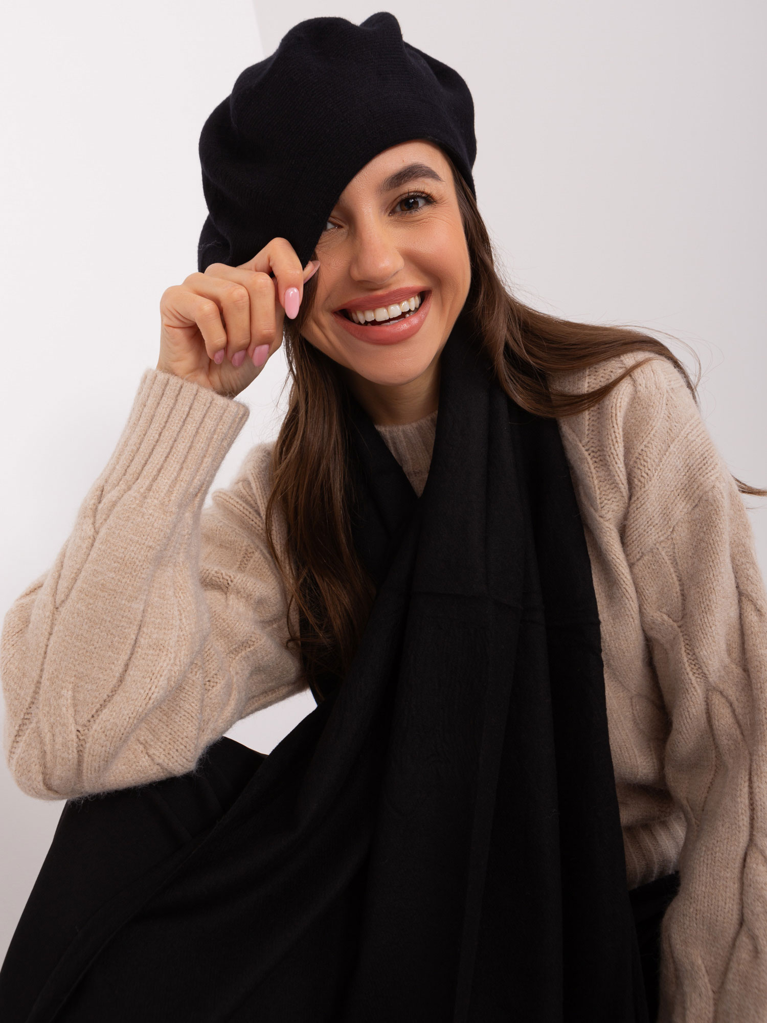 Čierny hrejivý baret -AT-SK-231305.91P-black Veľkosť: ONE SIZE