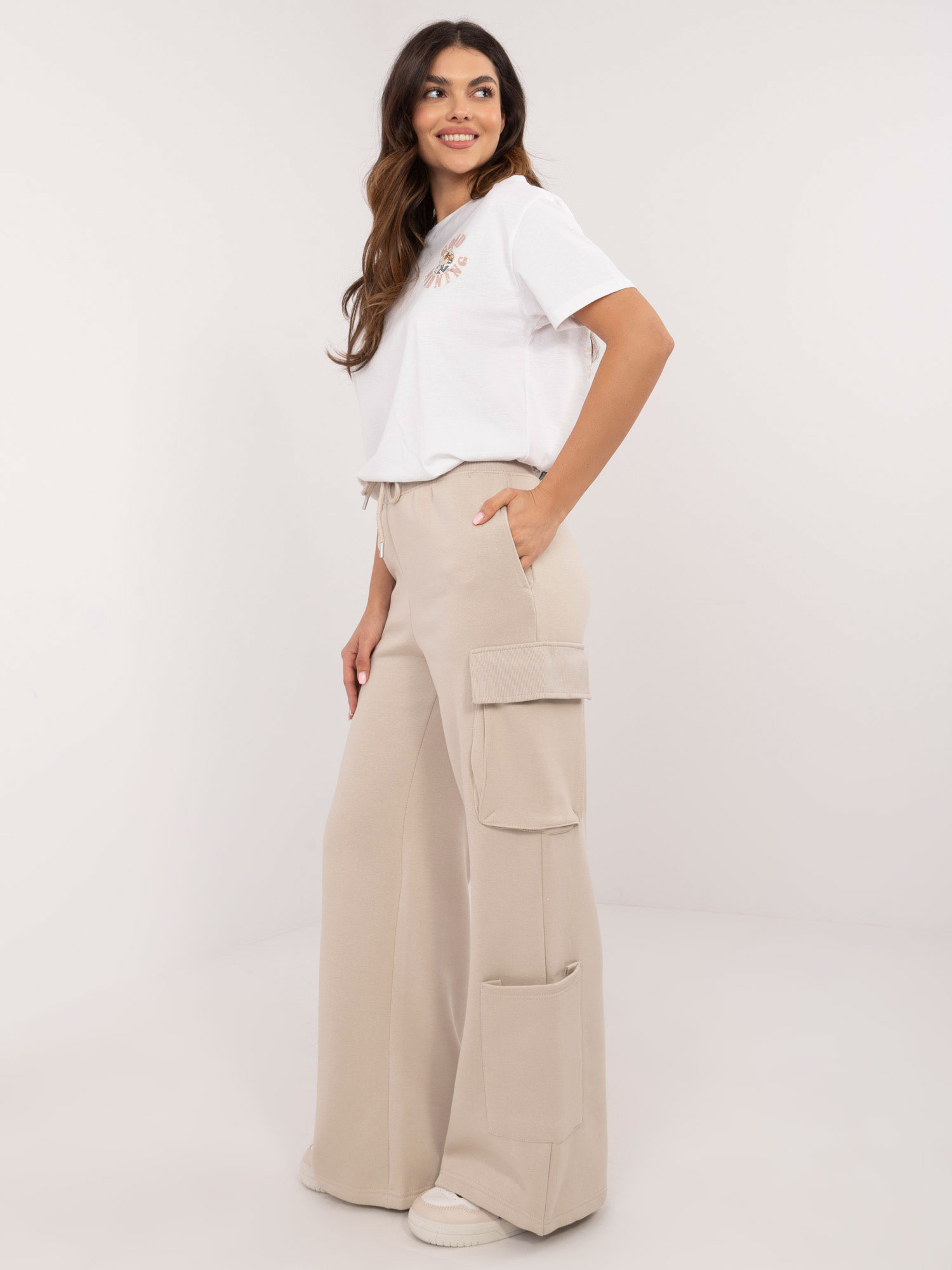 Béžové zateplené teplákové cargo nohavice D10608BC62434A1-beige Veľkosť: L