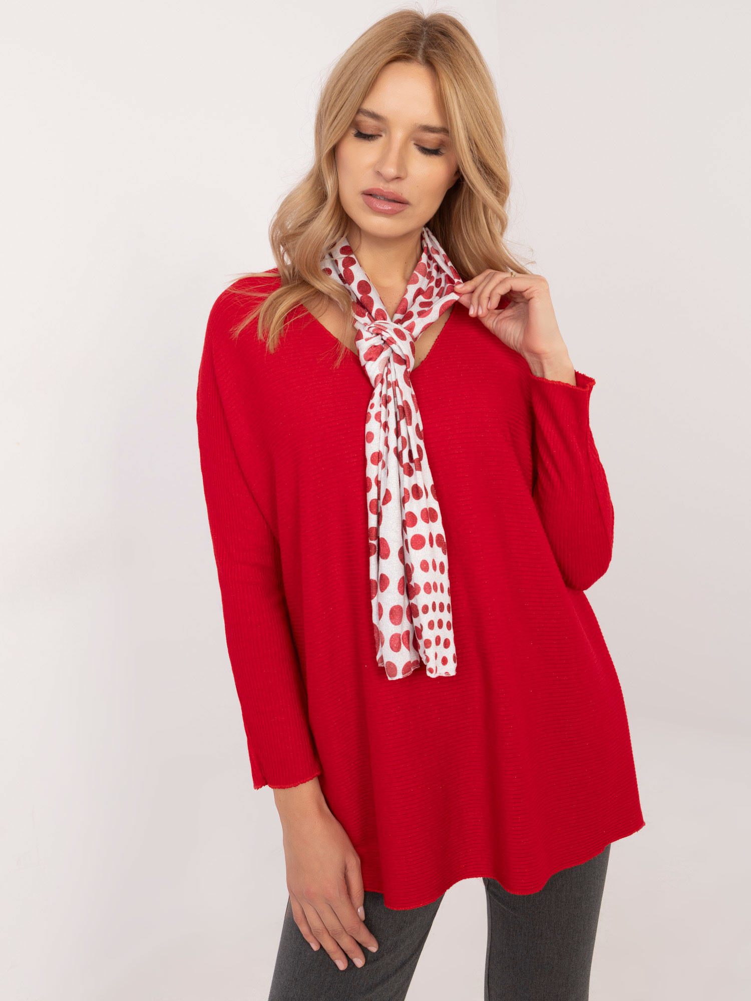 Červený dámsky oversize sveter s lesklou niťou DHJ-BZ-19226.91-red Veľkosť: ONE SIZE