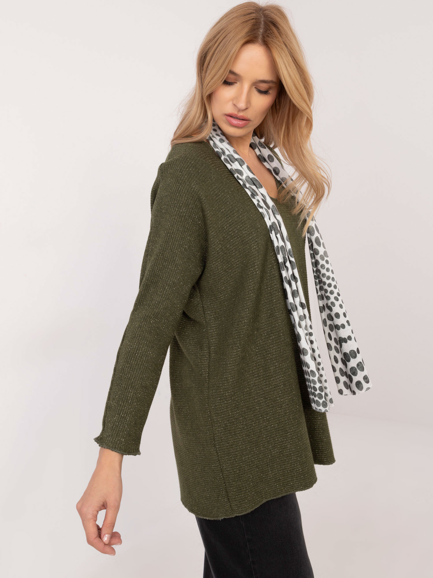 Khaki dámsky oversize sveter s lesklou niťou DHJ-BZ-19226.91-khaki Veľkosť: ONE SIZE