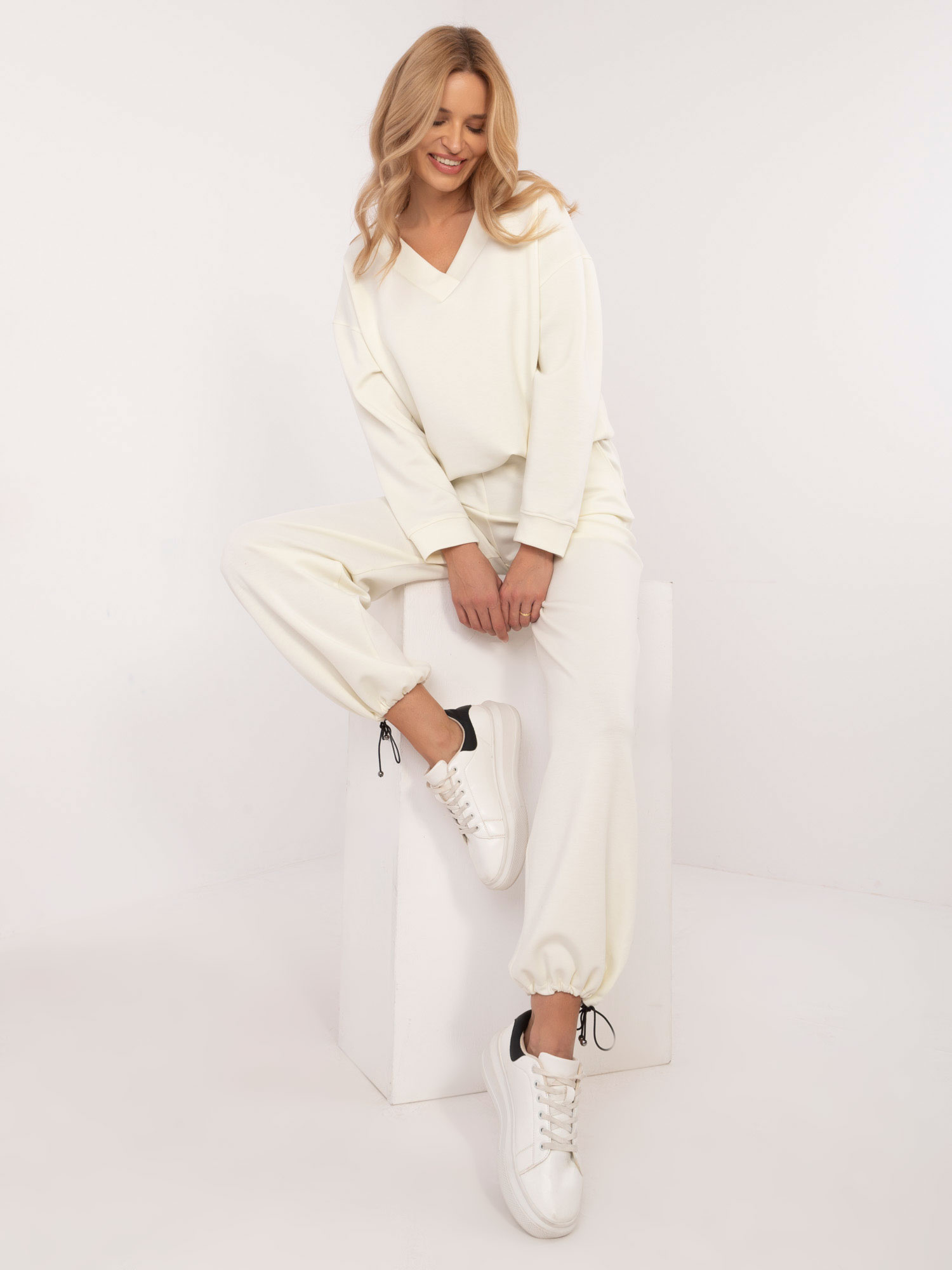 Dámska smotanová oversize tepláková súprava LK-KMPL-509772.44-ecru Veľkosť: L/XL