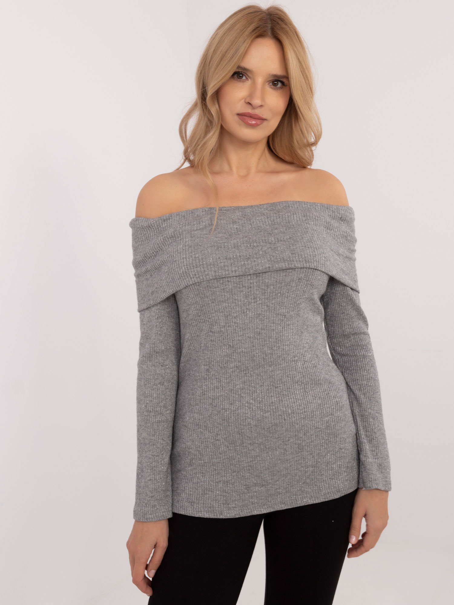 Sivý dámsky sveter s odhalenými ramenami DHJ-SW-A2449.33-grey Veľkosť: ONE SIZE