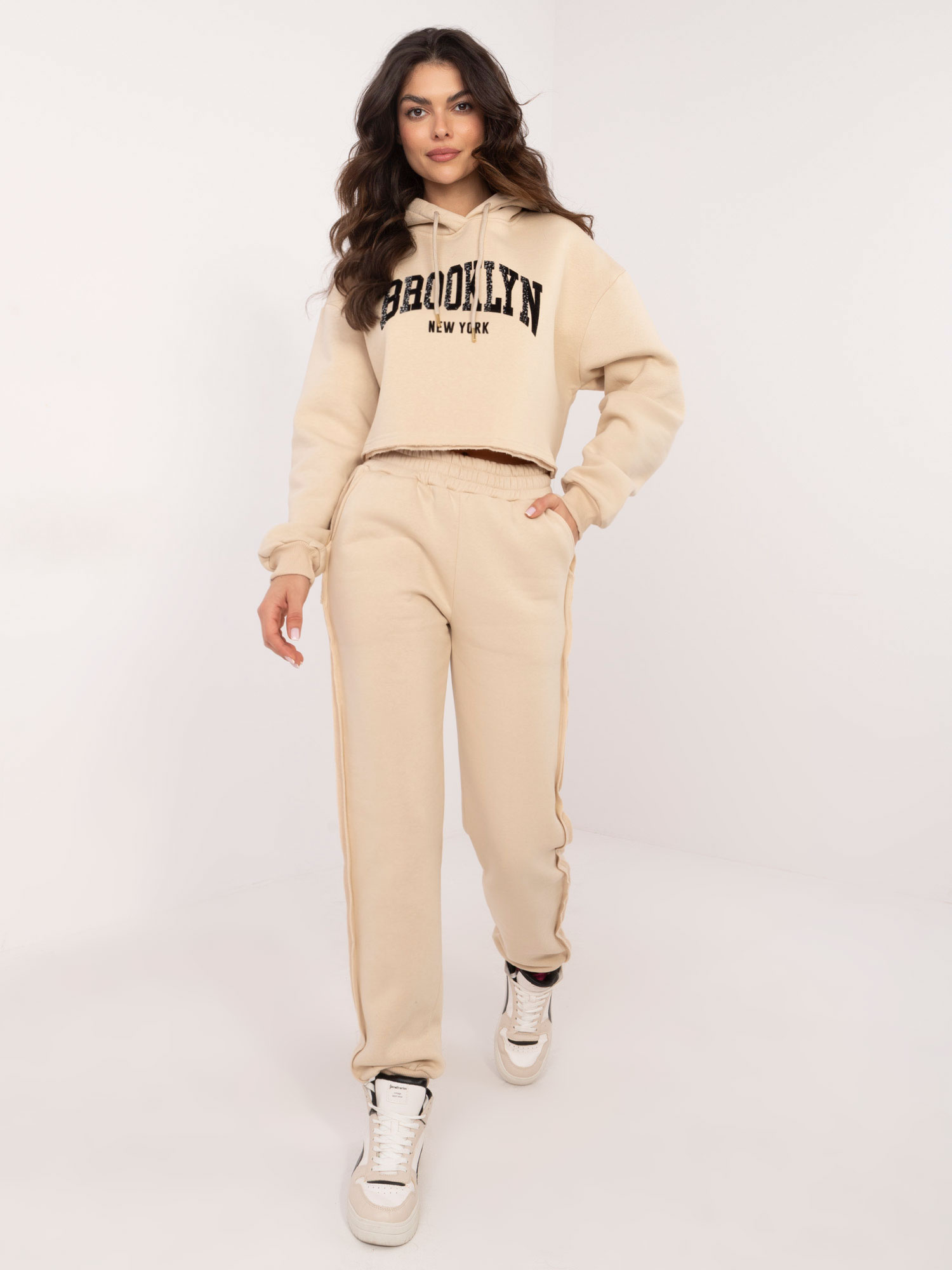 Béžová dámska tepláková súprava s crop mikinou CLM-KMPL-1282.37-beige Veľkosť: XL