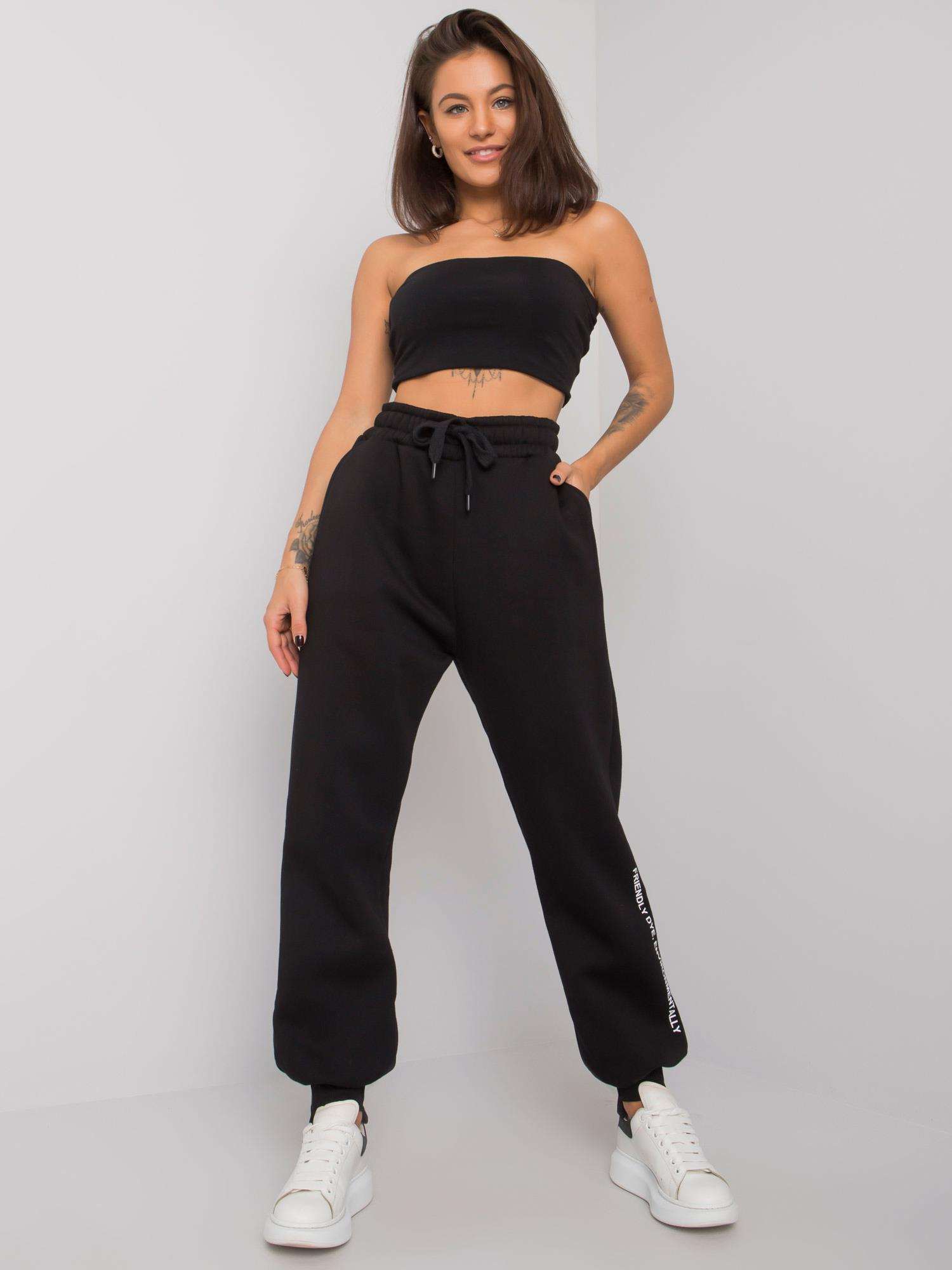 Čierne dámske voľné tepláky s vysokým pásom RV-DR-7237.81-black Veľkosť: L/XL