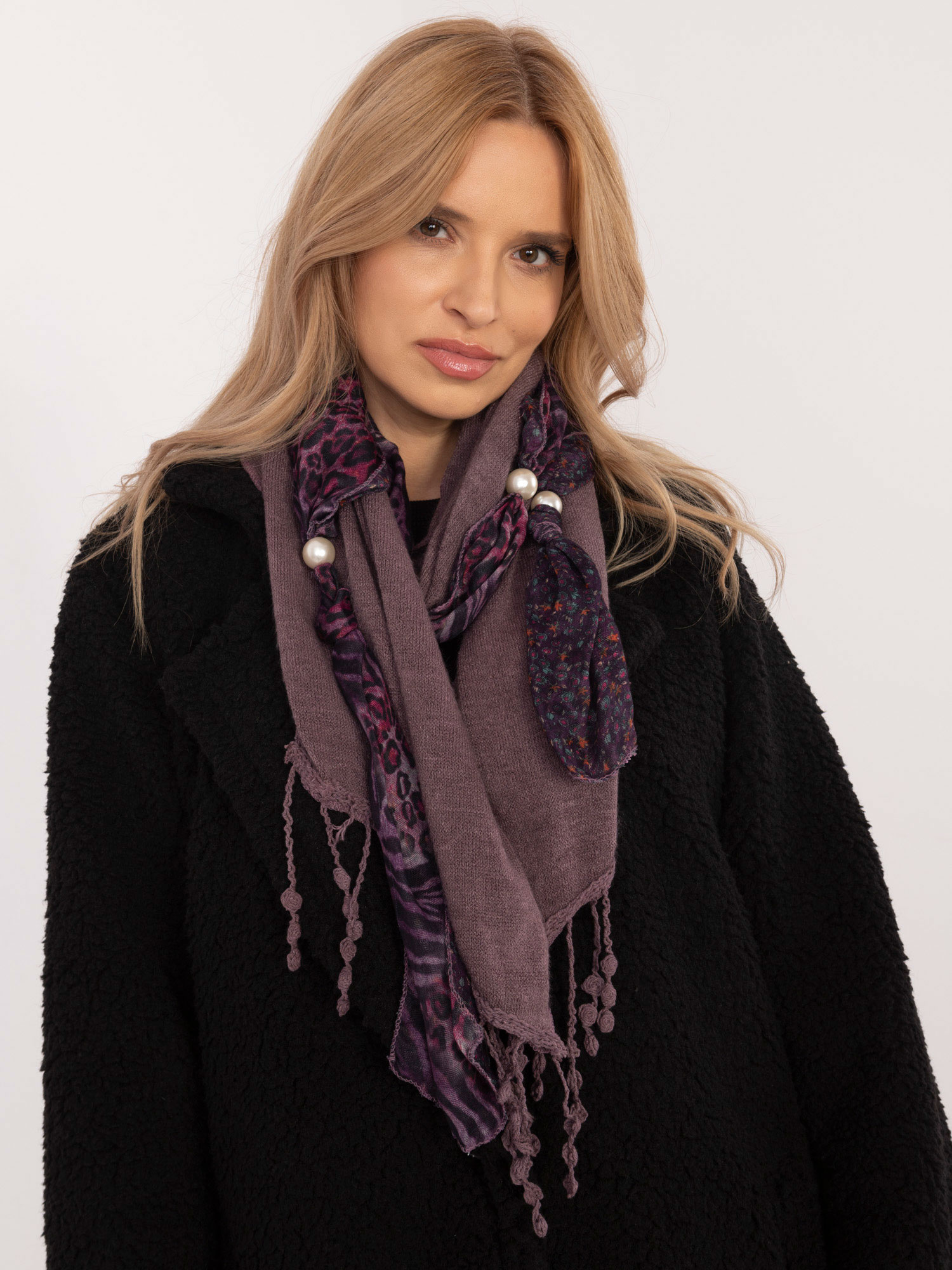 Fialový dámsky šál so zvieracím vzorom a strapcami AT-SZ-0247.83P-purple Veľkosť: ONE SIZE