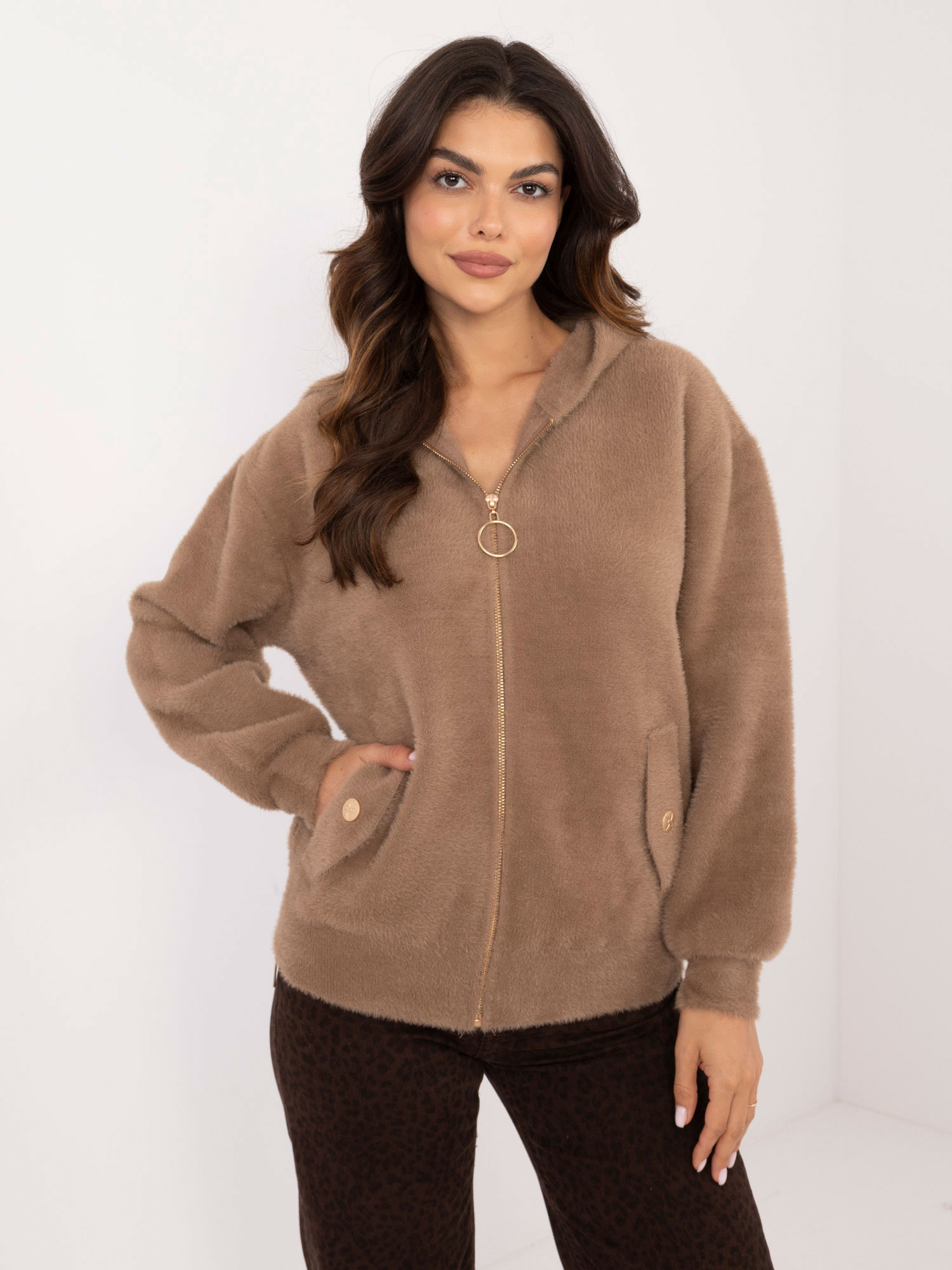 Hnedá dámska bunda z alpaky s kapucňou MBM-KR-14014.14-brown Veľkosť: ONE SIZE