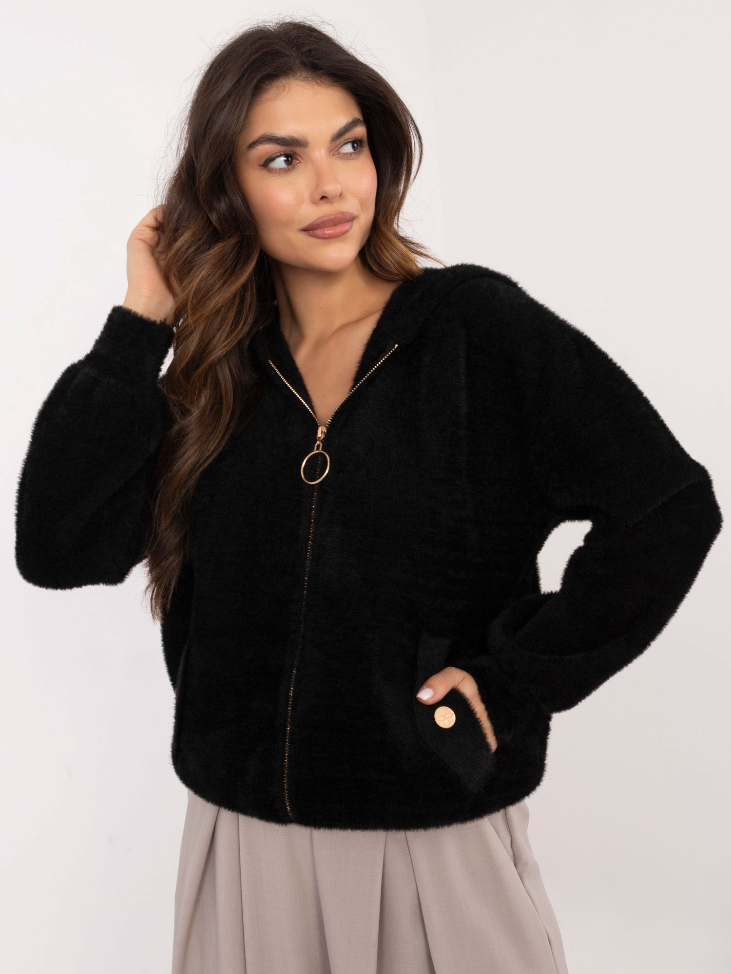 Čierna dámska bunda z alpaky s kapucňou MBM-KR-14014.14-black Veľkosť: ONE SIZE