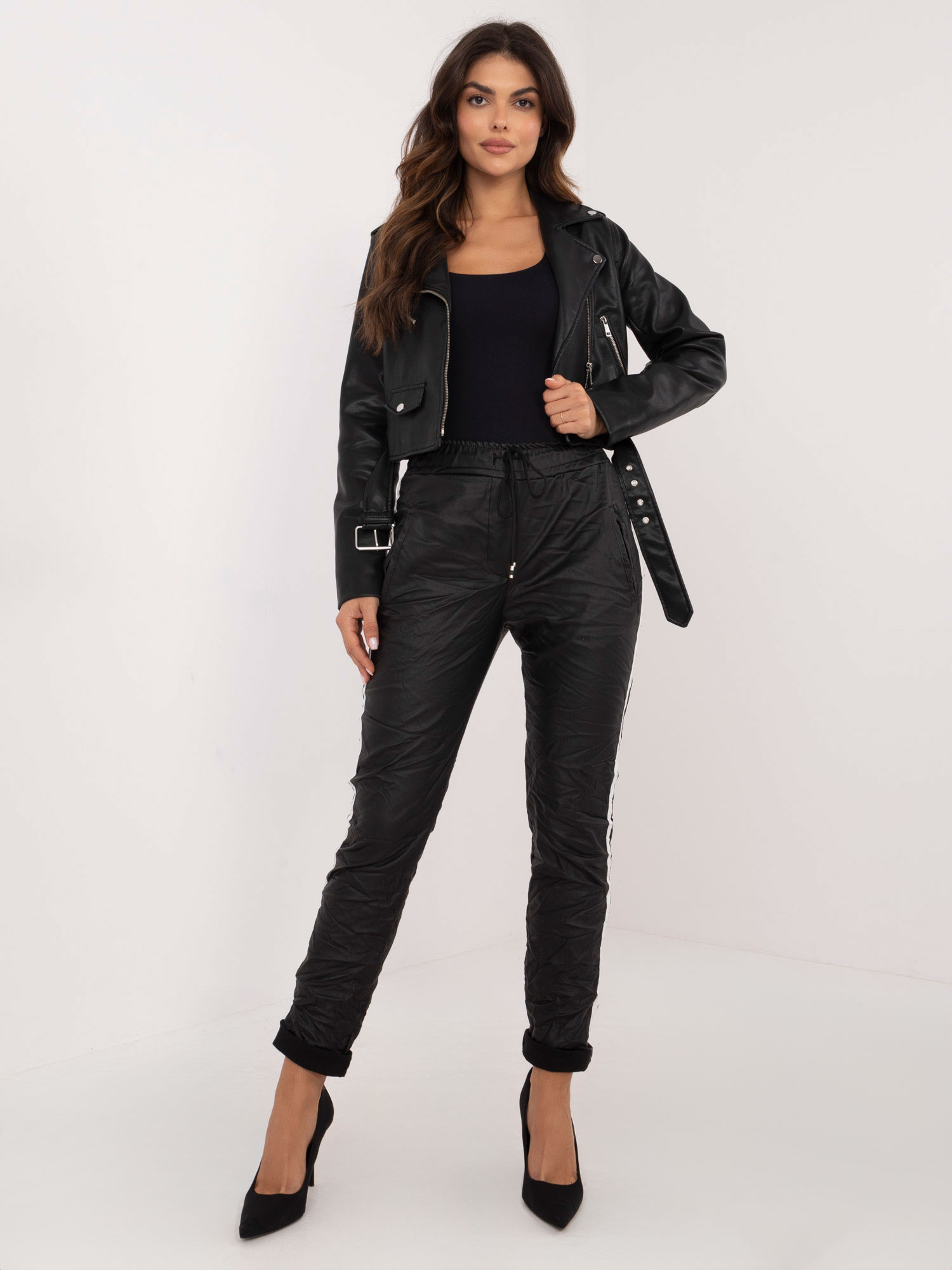 Čierne dámske koženkové nohavice s vreckami DHJ-SP-21557.35-black Veľkosť: ONE SIZE
