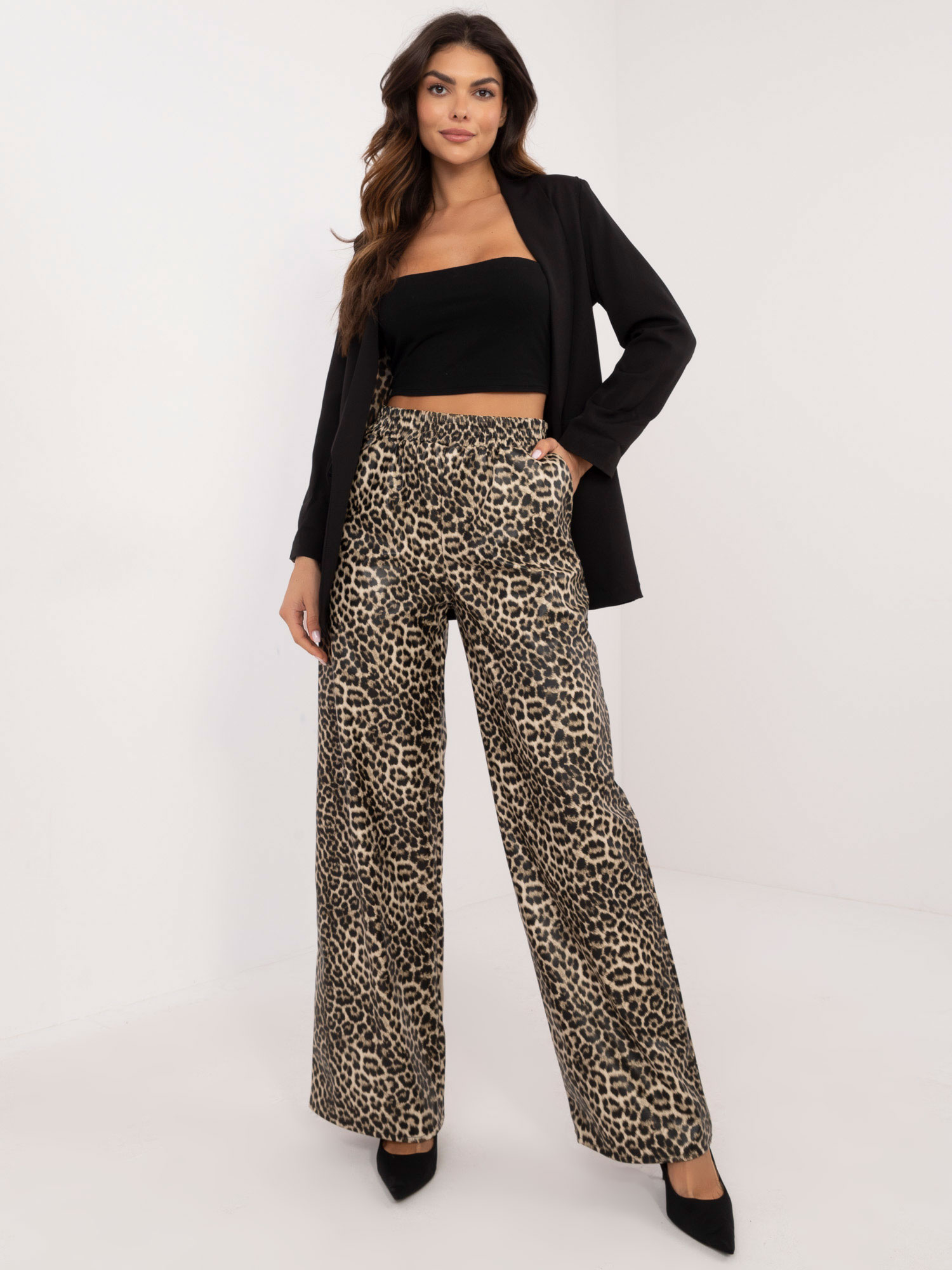 Dámske široké koženkové nohavice s leopardím vzorom LK-SP-509799.38-black-beige Veľkosť: S/M