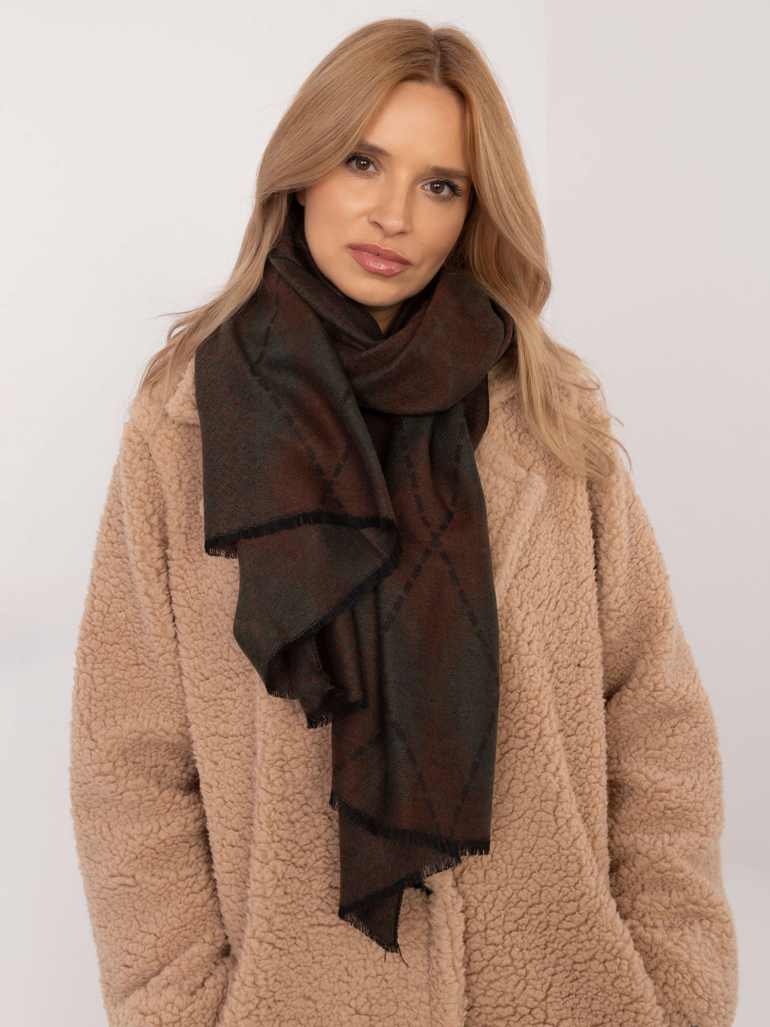 Khaki dámska šatka so vzormi AT-CH-12301.82P-khaki Veľkosť: ONE SIZE