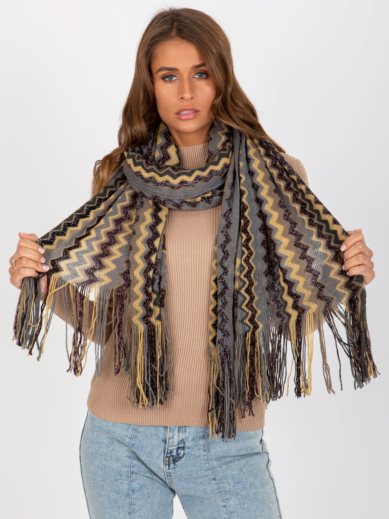 Šedá vzorovaný šál so strapcami -AT-SZ-2799.12X-grey Veľkosť: ONE SIZE