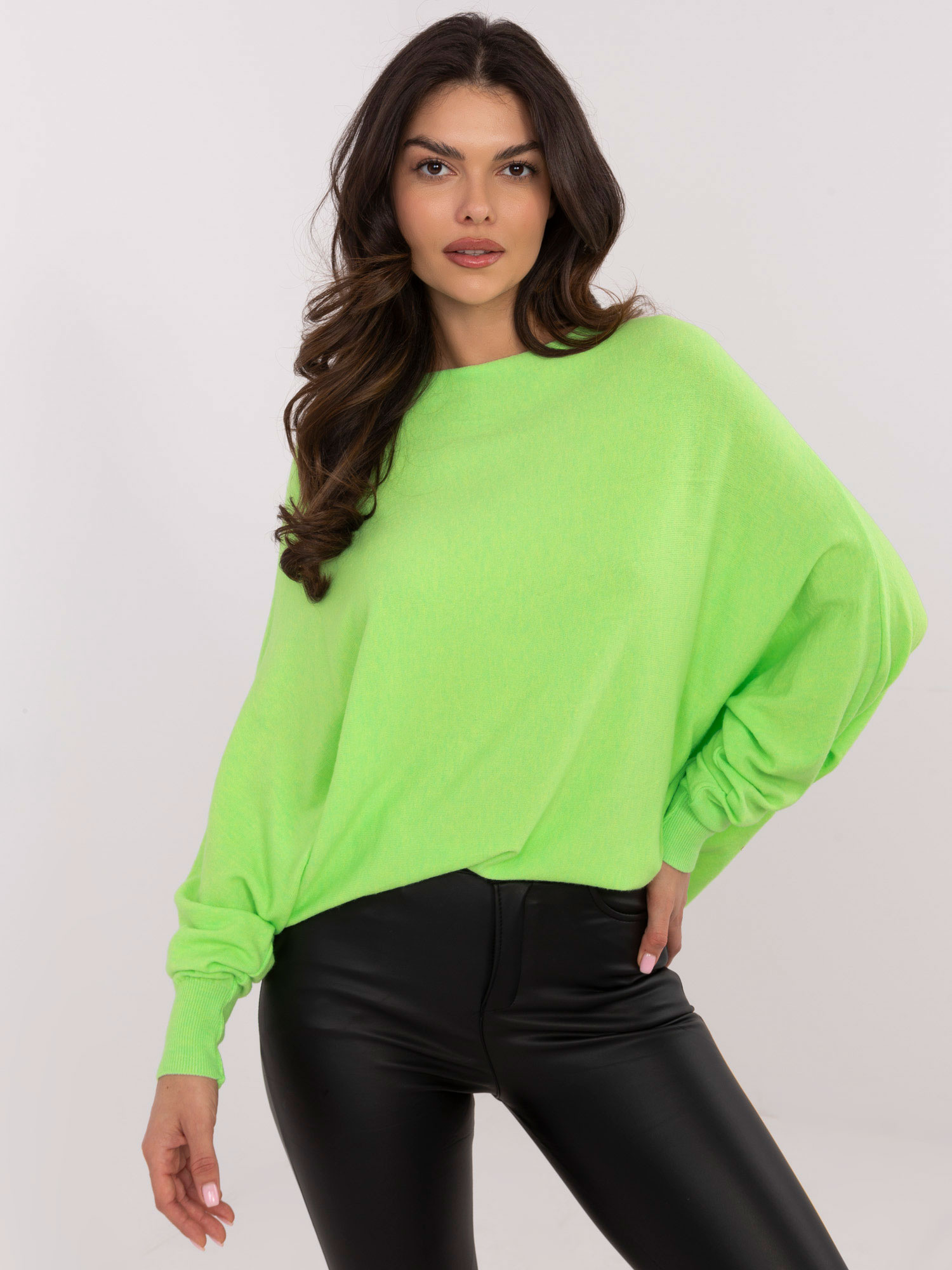 Limetkový dámsky oversize sveter s netopierími rukávmi DHJ-SW-8862.91-light green Veľkosť: ONE SIZE